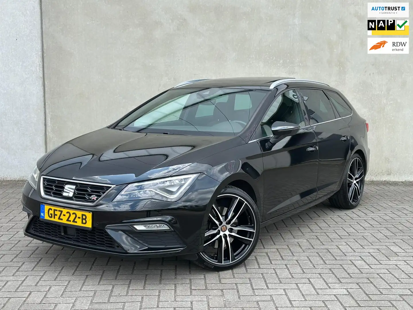 SEAT Leon ST FR 1.8 TSI DSG Pano Leder Carplay Sound LED 19' Schwarz - 1