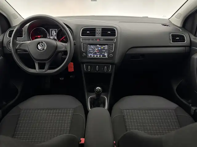 Volkswagen Polo view 2