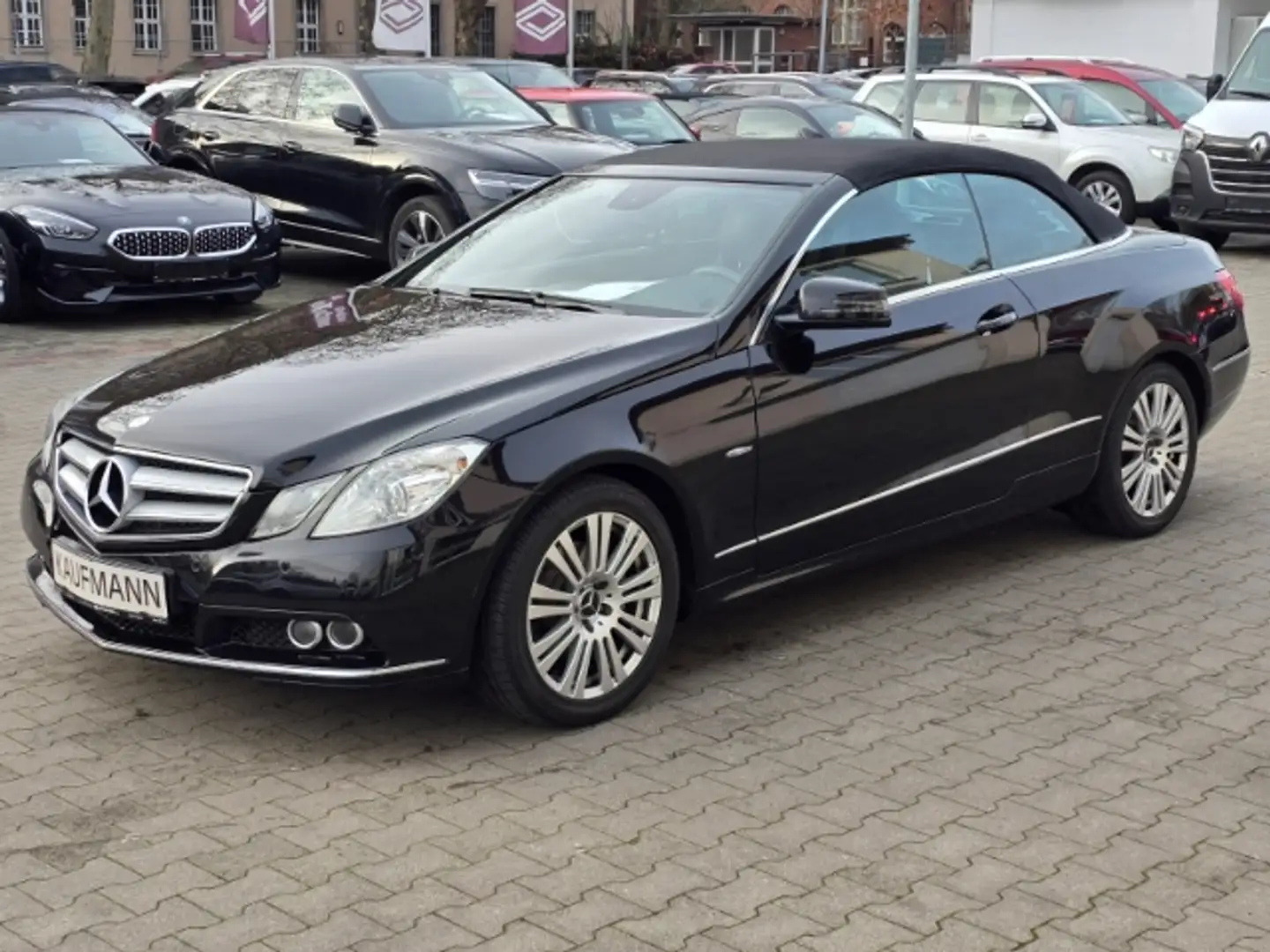 Mercedes-Benz E 200 Cabrio CGI BlueEfficiency 1.Hand Black - 1