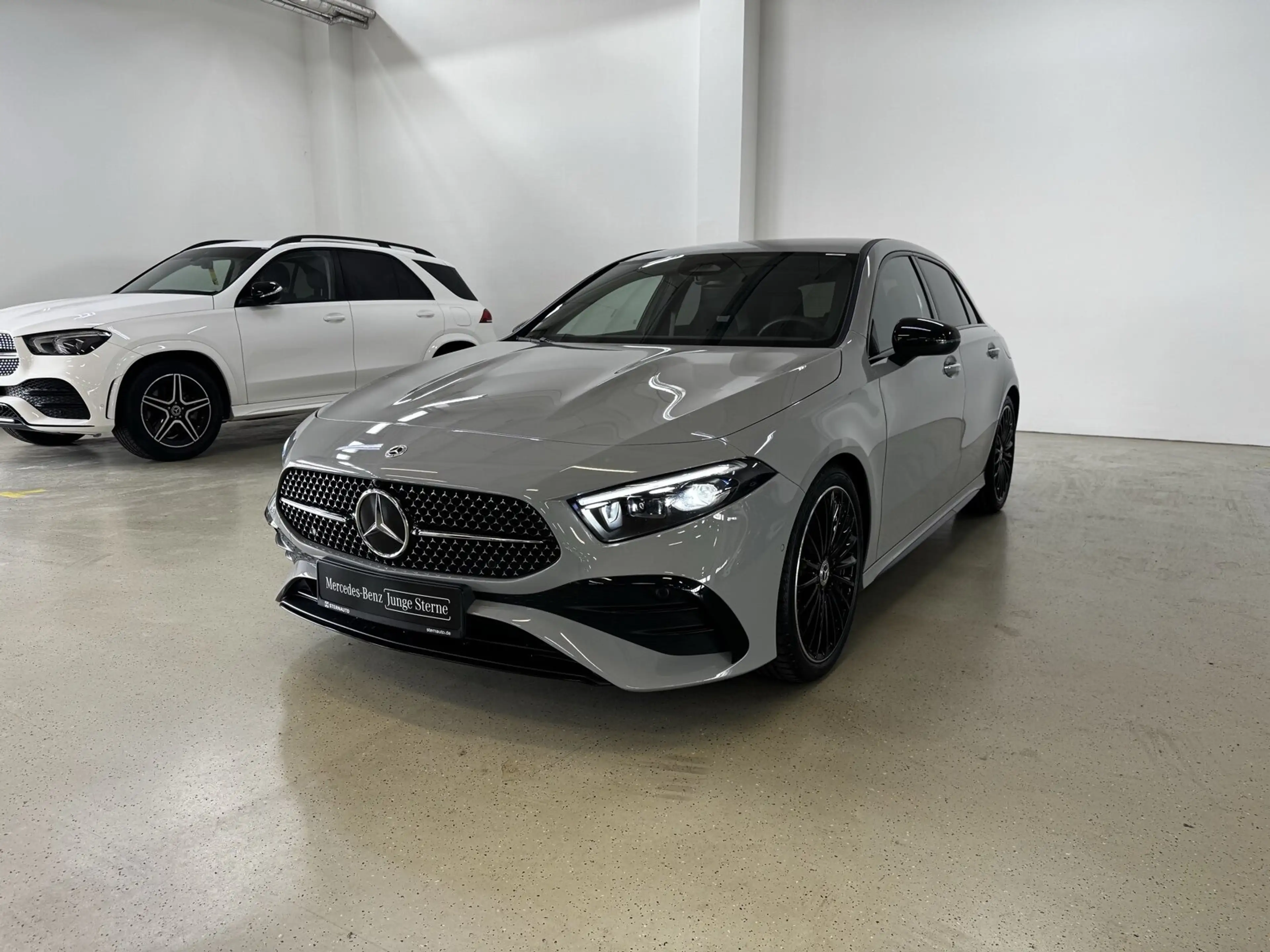 Mercedes-Benz A 200 A 200 d Kompaktlimousine AMG Distr Standh Multibeam Night 19 Zoll — photo 2