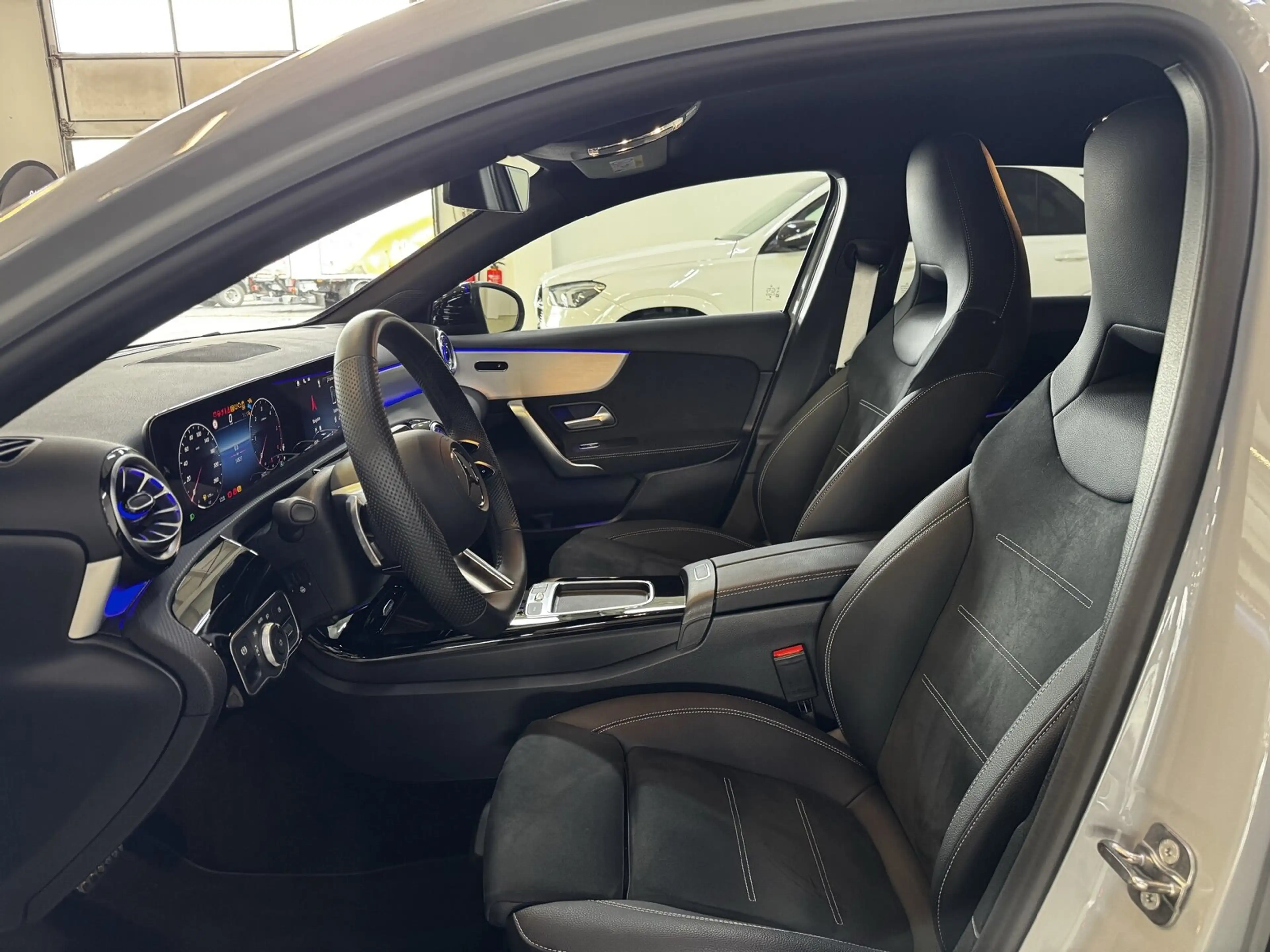 Mercedes-Benz A 200 A 200 d Kompaktlimousine AMG Distr Standh Multibeam Night 19 Zoll — photo 12