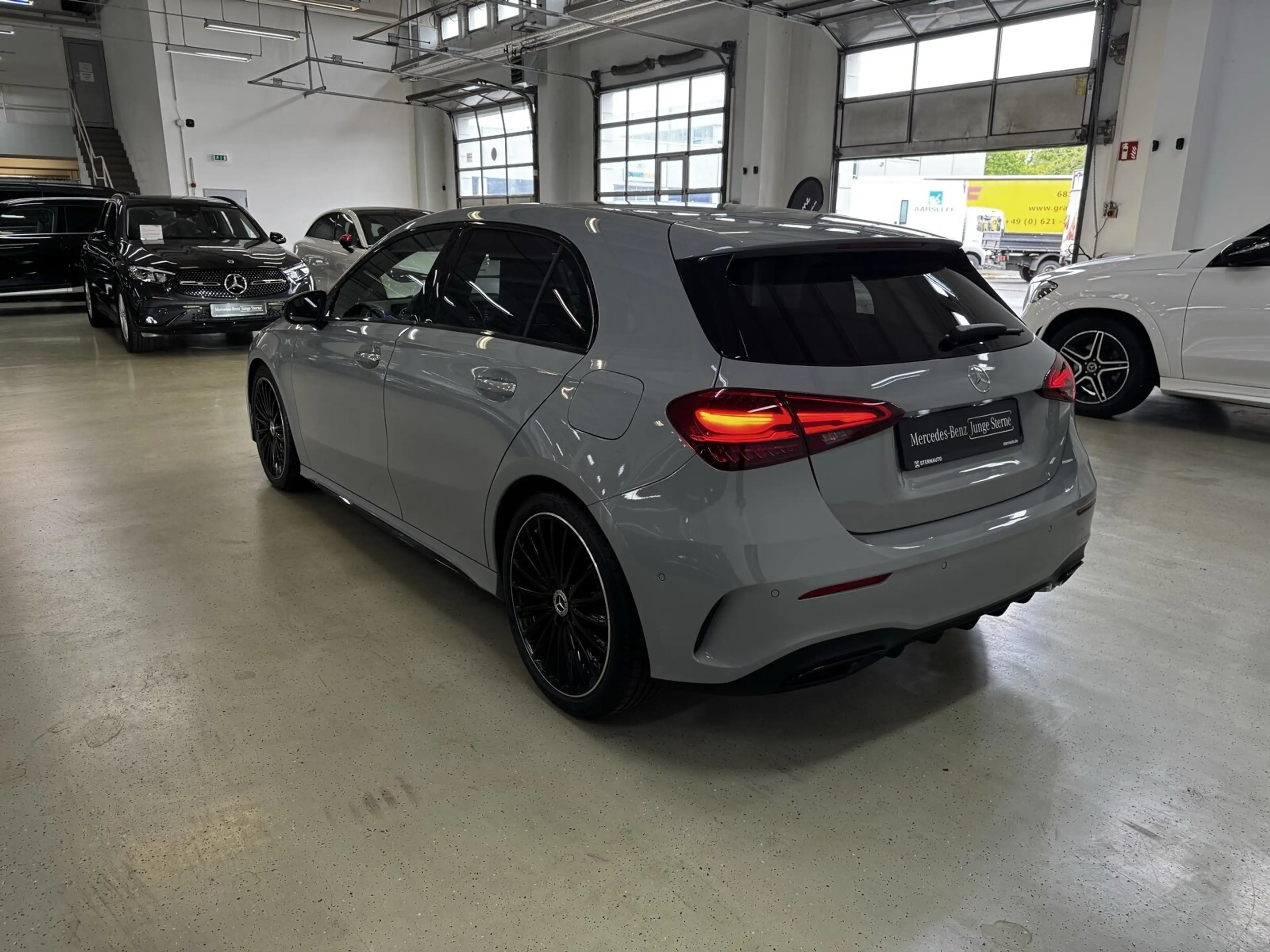 Mercedes-Benz A 200 A 200 d Kompaktlimousine AMG Distr Standh Multibeam Night 19 Zoll — photo 9