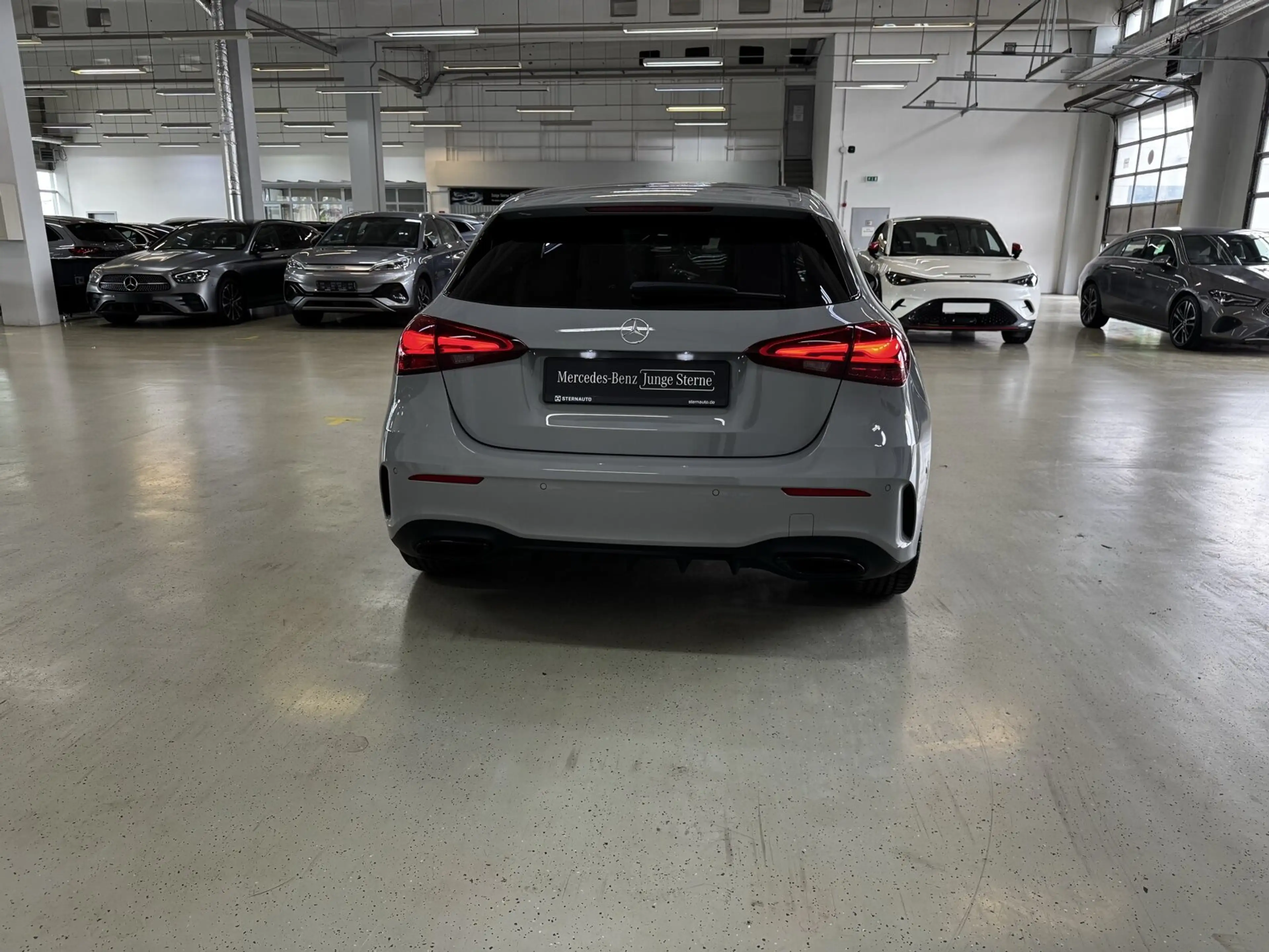 Mercedes-Benz A 200 A 200 d Kompaktlimousine AMG Distr Standh Multibeam Night 19 Zoll — photo 6