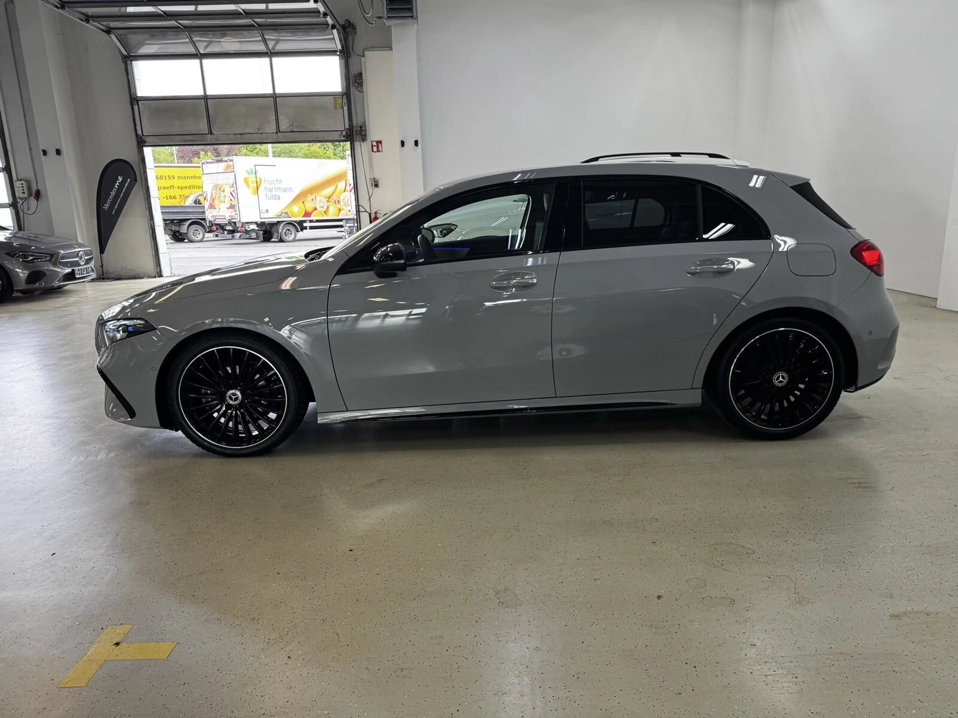 Mercedes-Benz A 200 A 200 d Kompaktlimousine AMG Distr Standh Multibeam Night 19 Zoll — photo 10