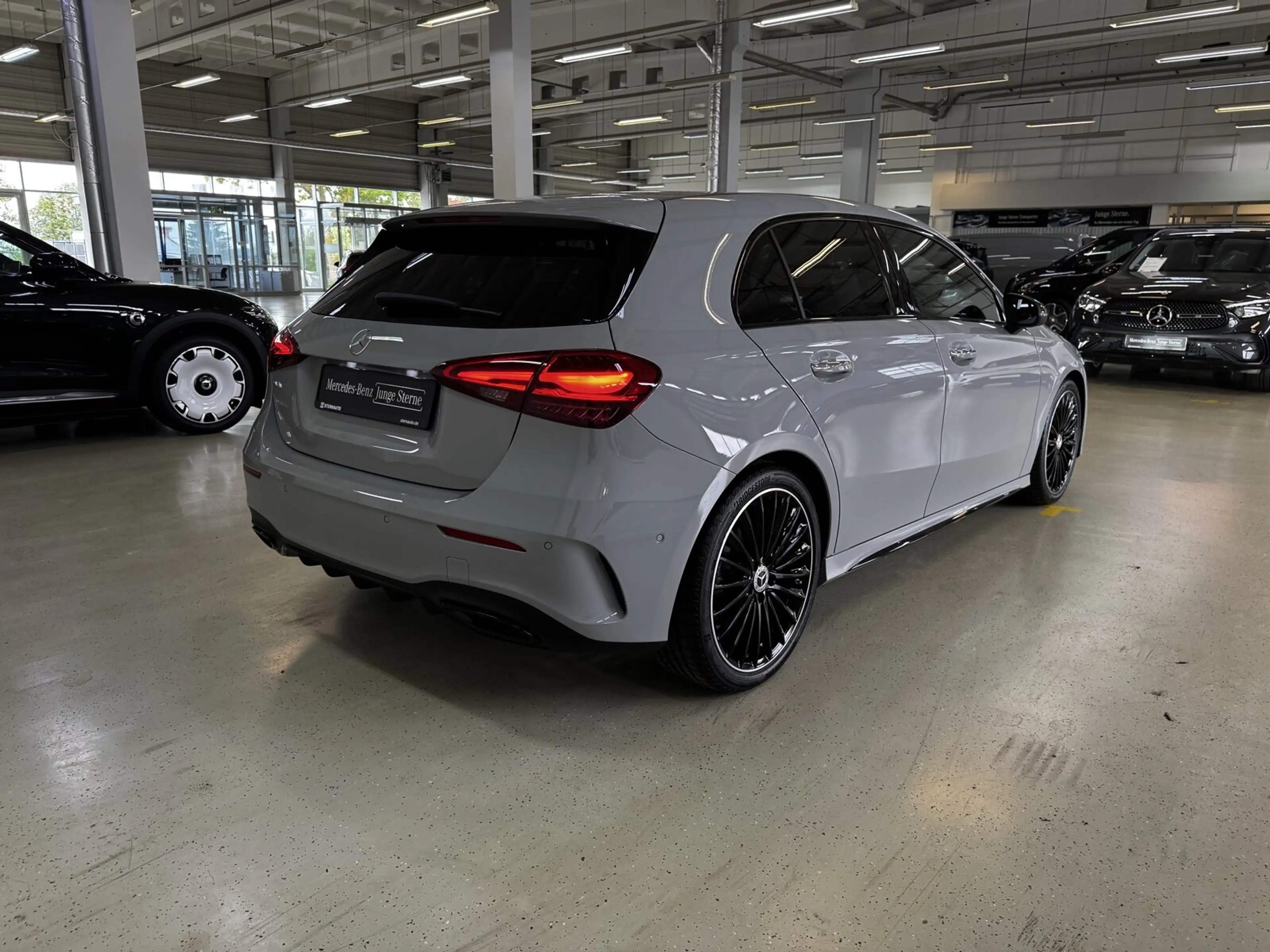 Mercedes-Benz A 200 A 200 d Kompaktlimousine AMG Distr Standh Multibeam Night 19 Zoll — photo 5