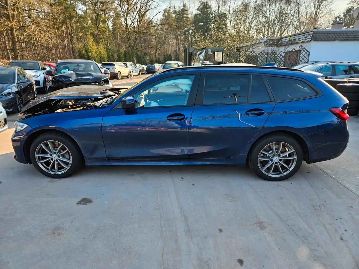 BMW 330 Baureihe 3 Touring 330 d xDrive Advantage Blauw - 2