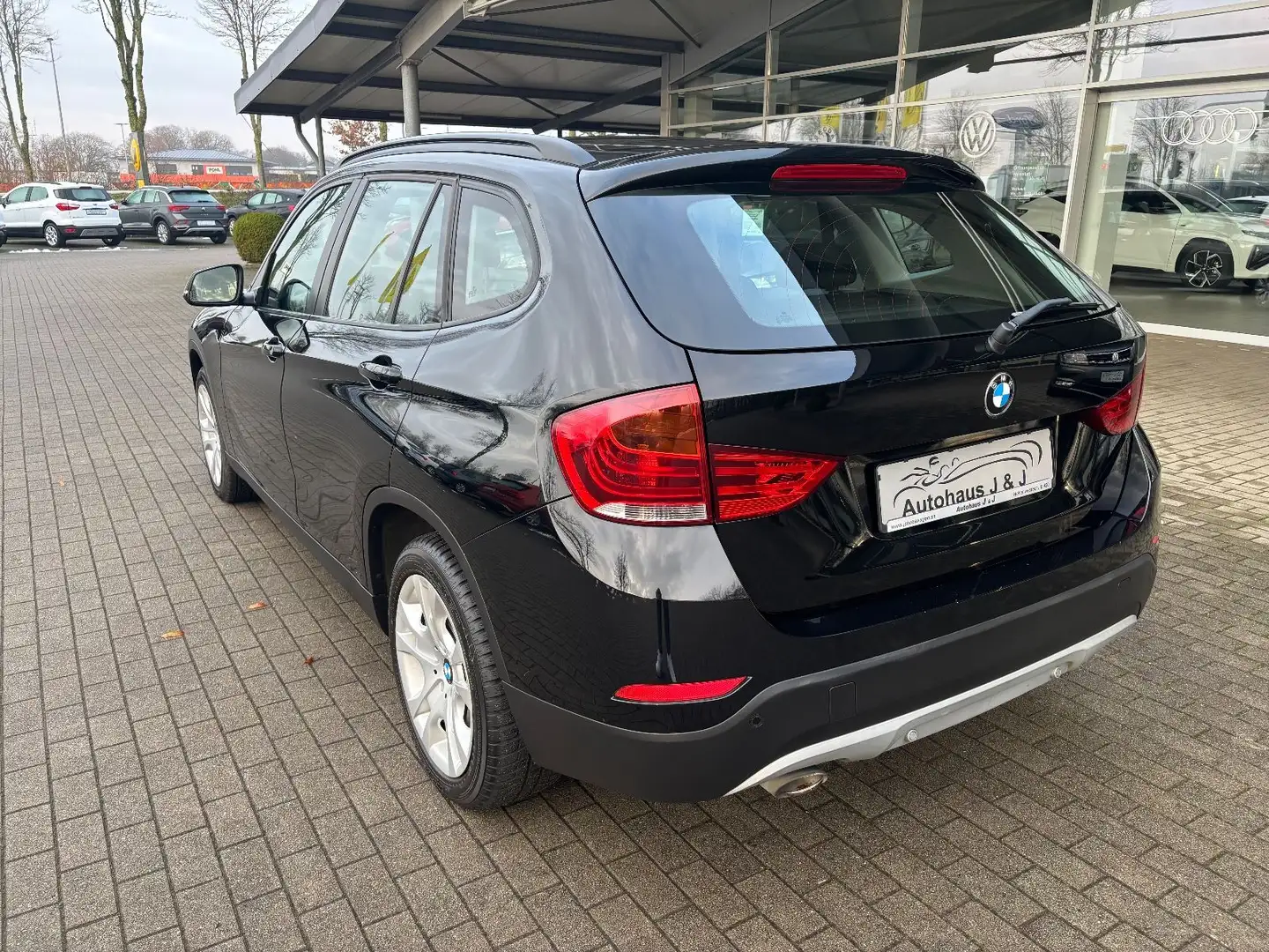 BMW X1 16 d sDrive Bluetooth/PDC/Klima/Nebelscheinw. Schwarz - 2