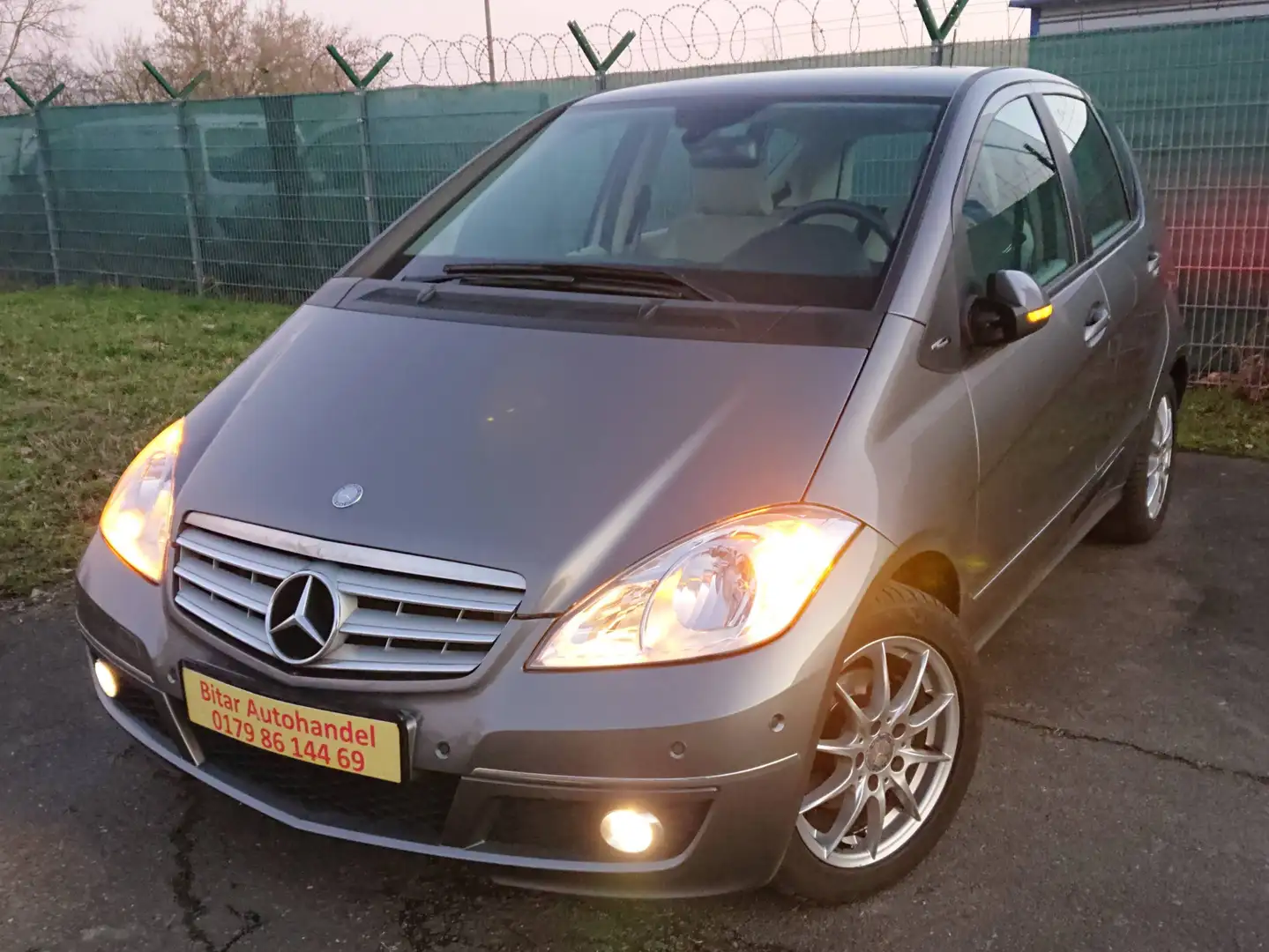 Mercedes-Benz A 160 Avantgarde +2Hd+Navi+PDC+Temp+SHZ+Blue+N.Tüv Gris - 2