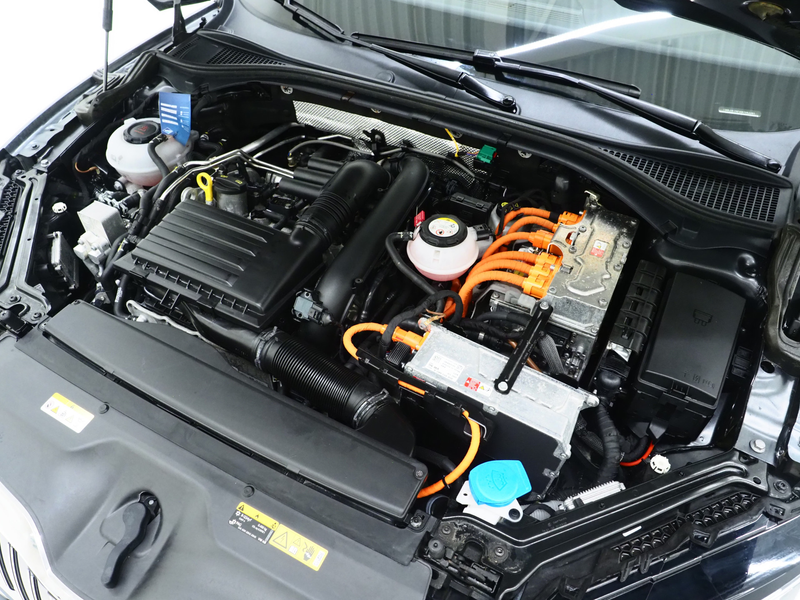Skoda Superb Combi 1.4 TSI iV Laurin & Klement | Panoramadak | — photo 7
