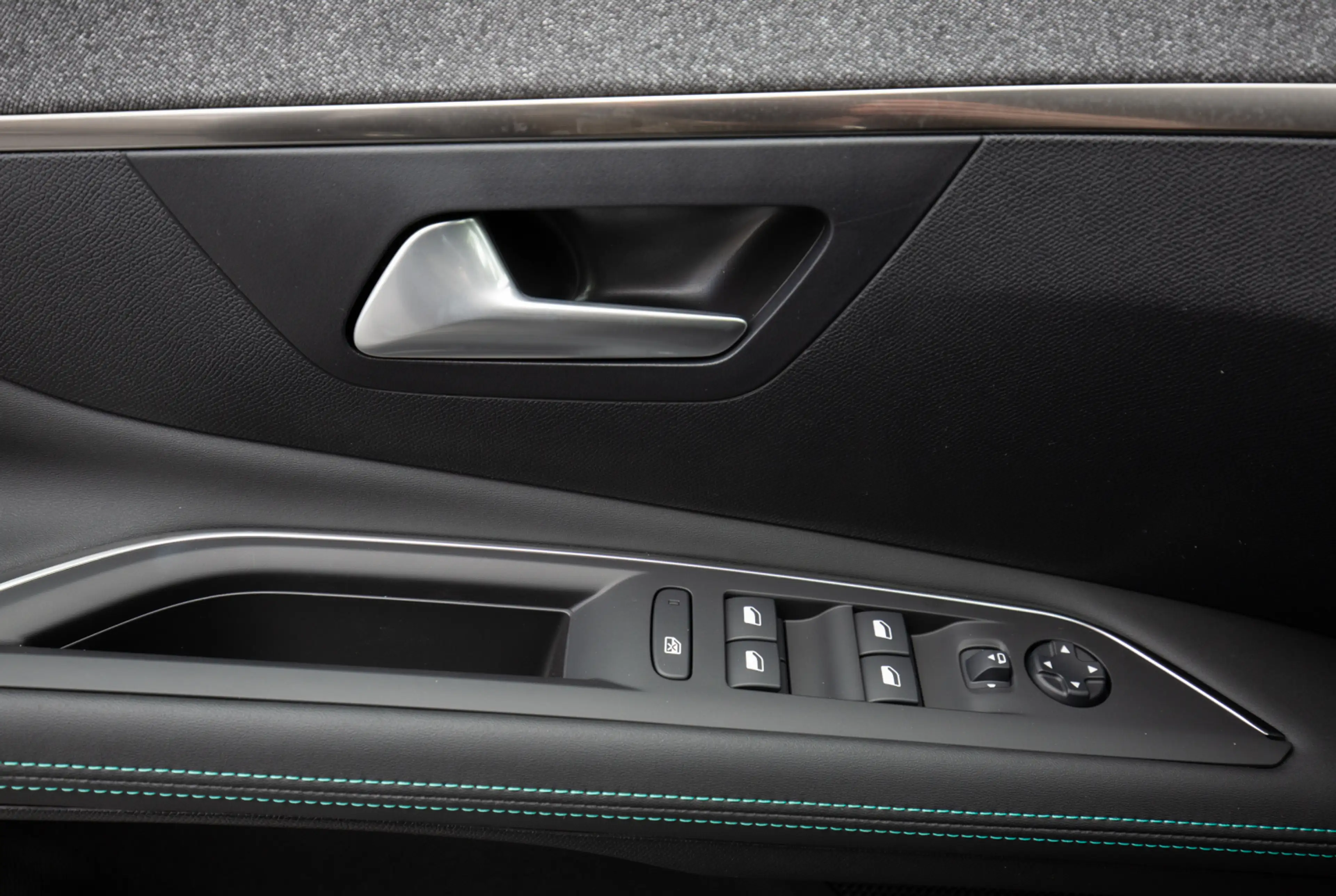 Peugeot 3008 Allure Pack 1.2 PureTech 130 EAT8 *GRIP-CONTROL*SHZ* — photo 13