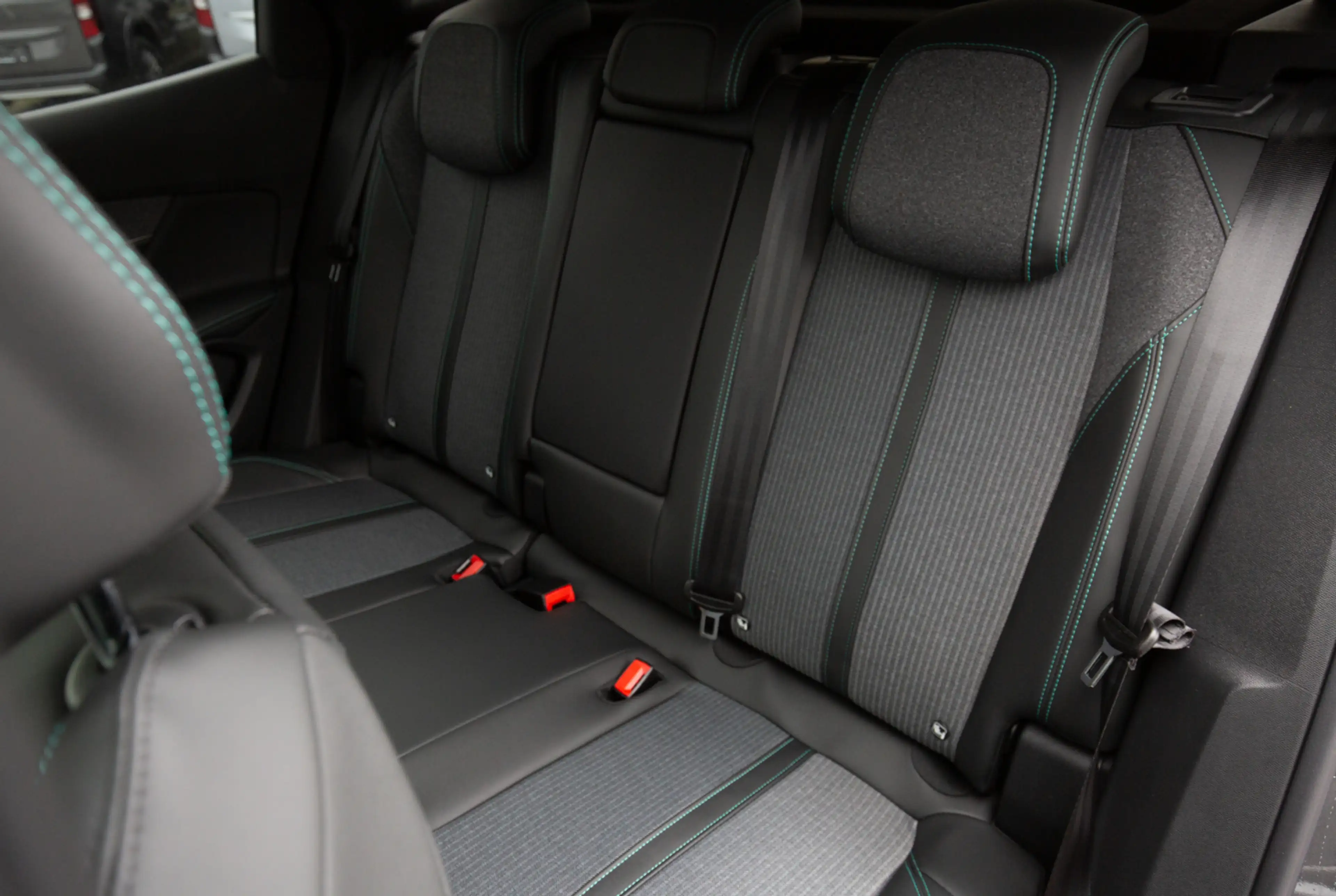 Peugeot 3008 Allure Pack 1.2 PureTech 130 EAT8 *GRIP-CONTROL*SHZ* — photo 9