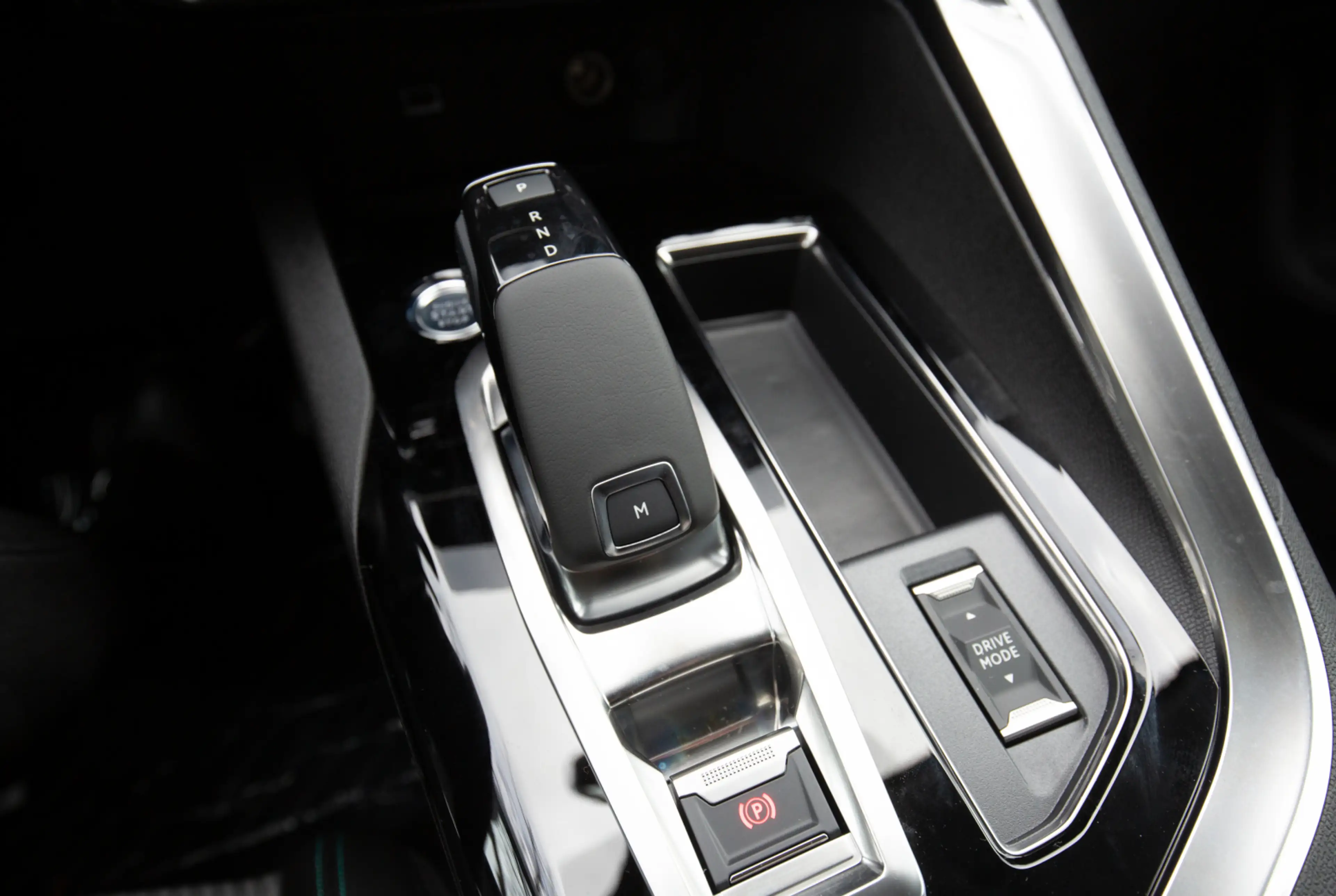 Peugeot 3008 Allure Pack 1.2 PureTech 130 EAT8 *GRIP-CONTROL*SHZ* — photo 12