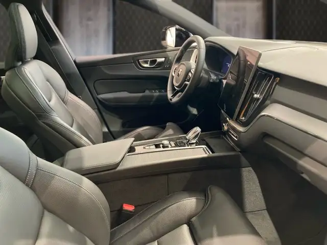 Volvo XC60 Black Edition Plus, T6 AWD Plug-in Hybrid, Elektrisch/Benzin Ansicht 6