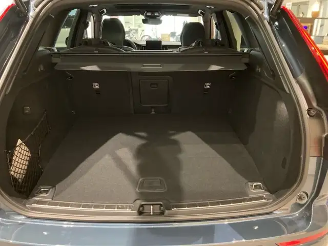 Volvo XC60 Black Edition Plus, T6 AWD Plug-in Hybrid, Elektrisch/Benzin Ansicht 10