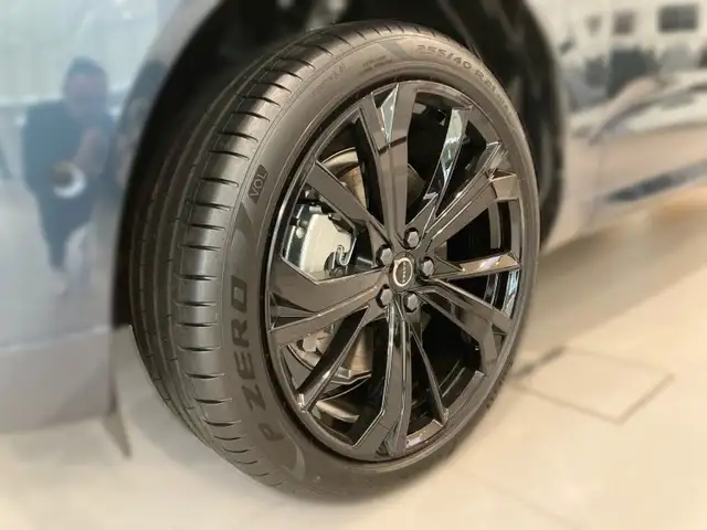 Volvo XC60 Black Edition Plus, T6 AWD Plug-in Hybrid, Elektrisch/Benzin Ansicht 5