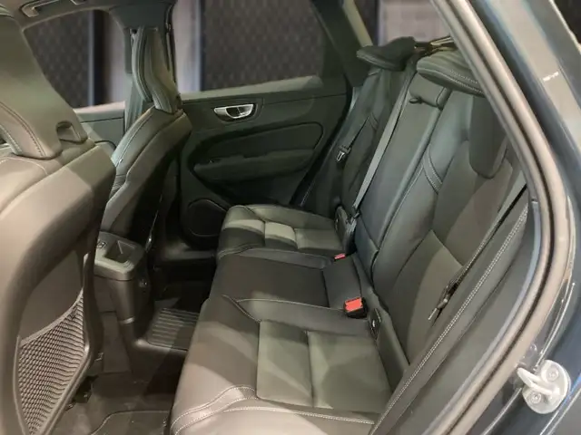 Volvo XC60 Black Edition Plus, T6 AWD Plug-in Hybrid, Elektrisch/Benzin Ansicht 9