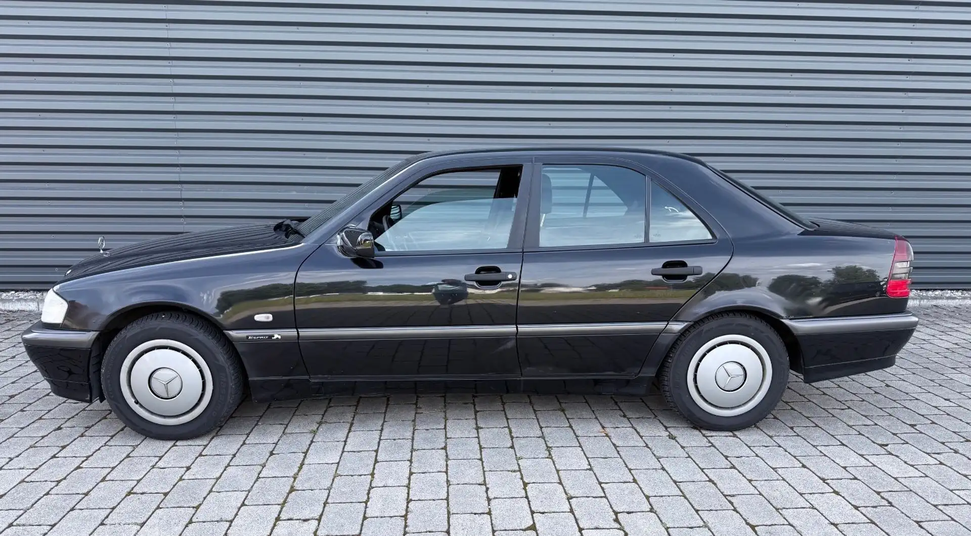 Mercedes-Benz C 180 Limousine 4-türig/Klima/2 Hand/TÜV:08/2026 Noir - 2
