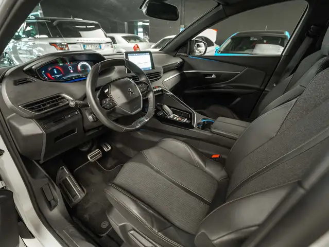 Peugeot 3008 view 7