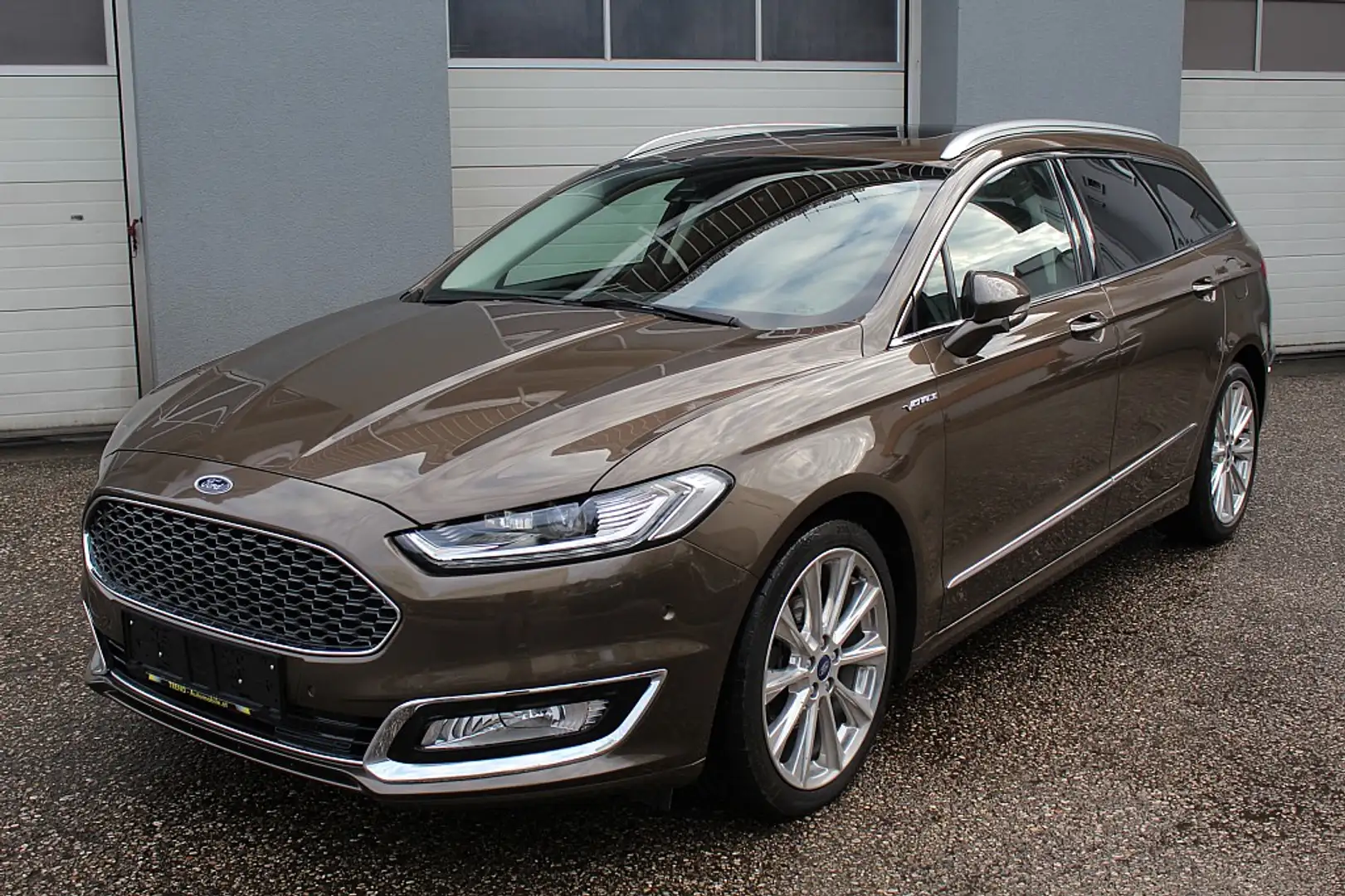 Ford Mondeo Traveller Vignale 2,0 TDCi Aut. *Vollausstattung* Brązowy - 1