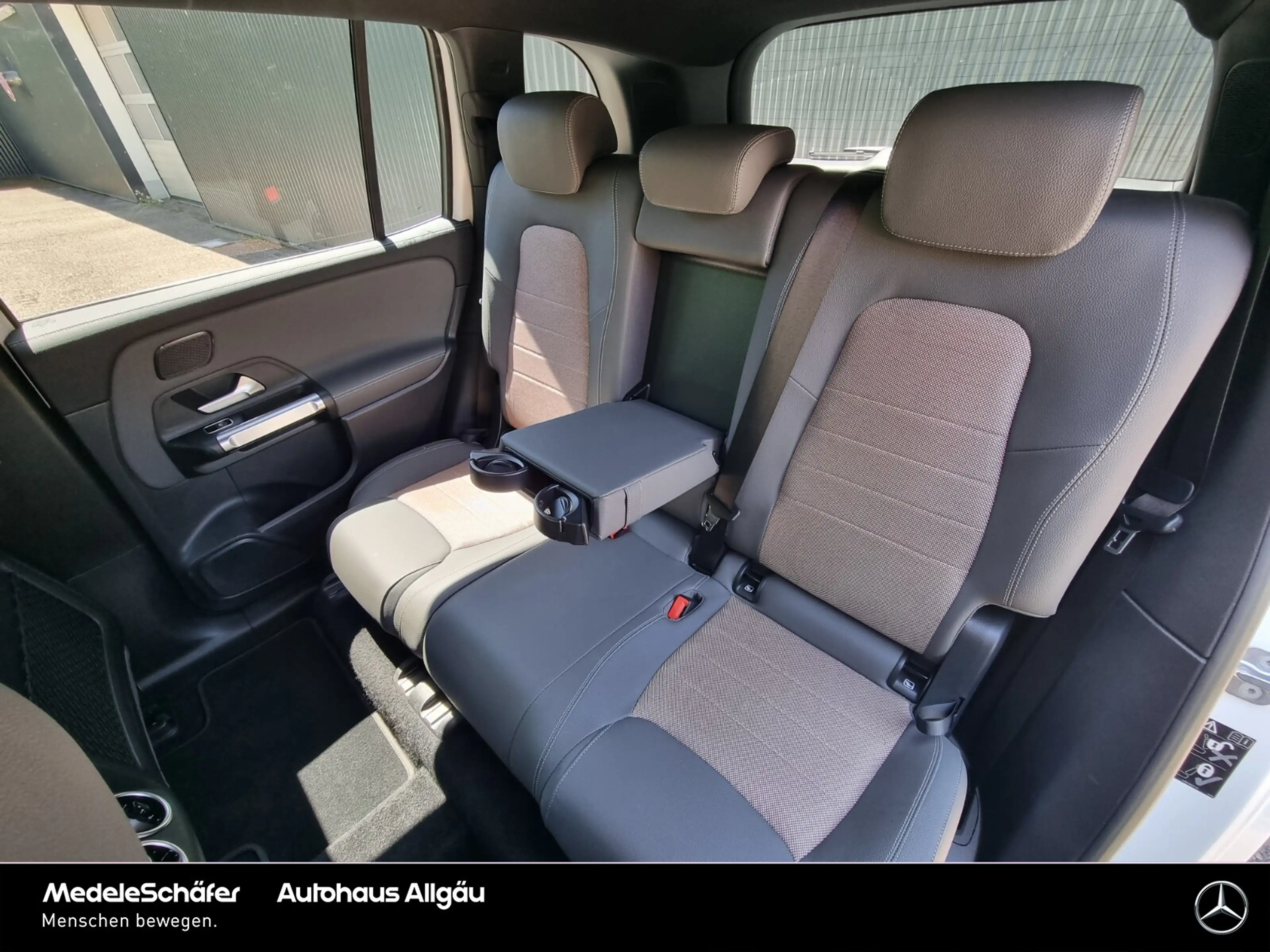 Mercedes-Benz EQB 300 EQB 300 4M ElectricART Fahr-Assi 360° KeylessGO — photo 15