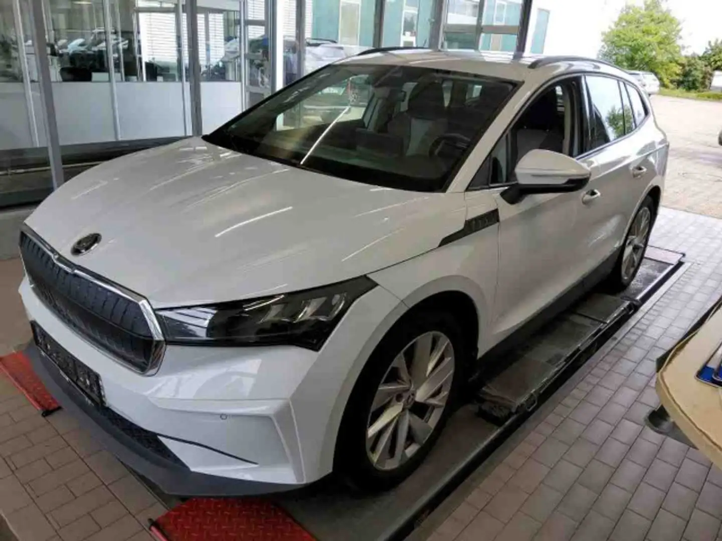 Skoda Enyaq iV 60 *PANO*R-CAM*GRA*PDC*NAV*LED*SHZ* Weiß - 2