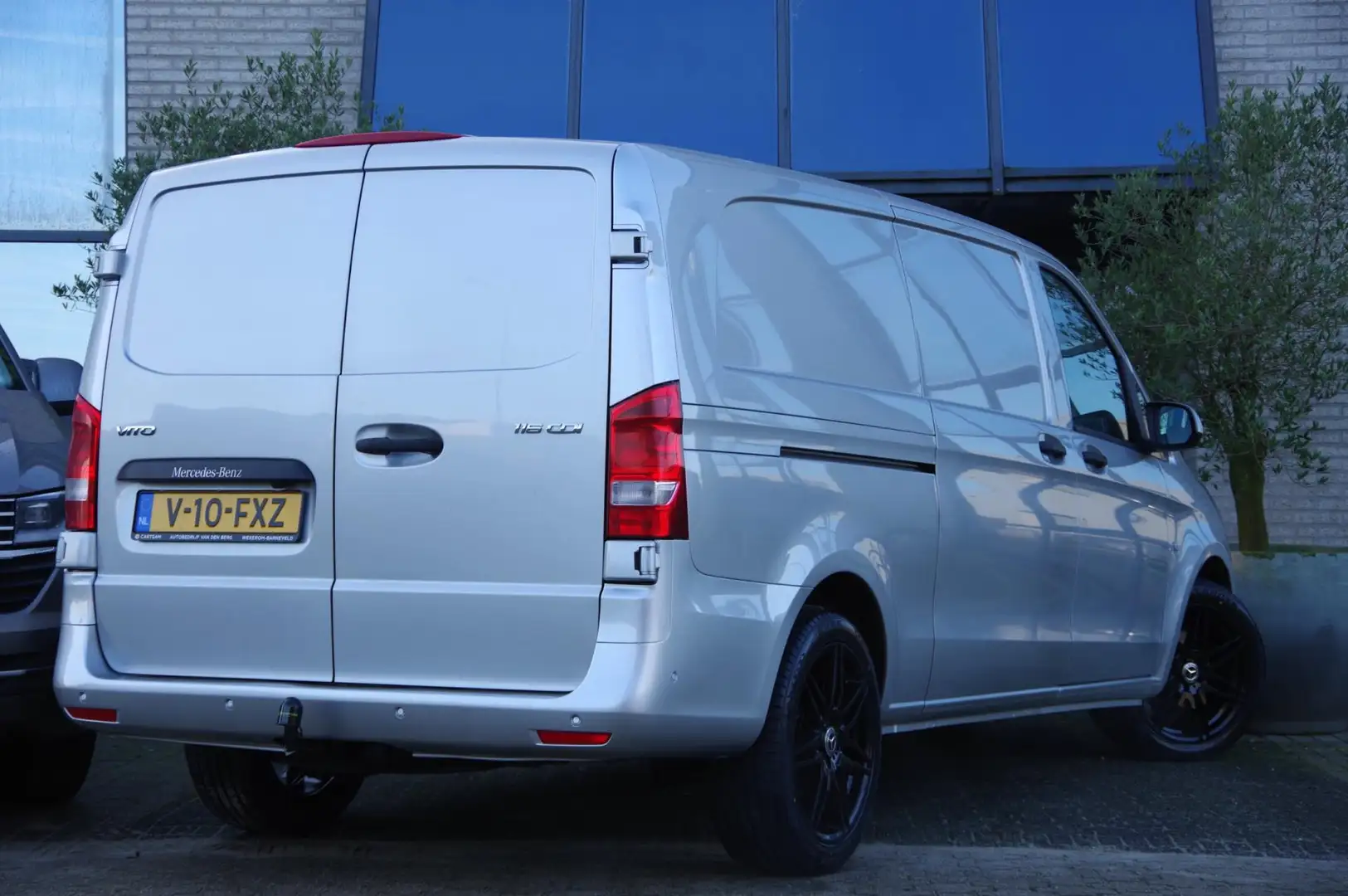 Mercedes-Benz Vito 116 CDI XL, 3P, AUT. CAMERA, CRUISE, TREKHAAK, PAR Silver - 2