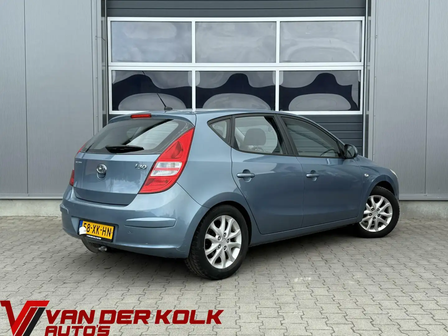 Hyundai i30 1.6i Dynamic Luxe Airco Lichtmetaal Trekhaak Blauw - 2