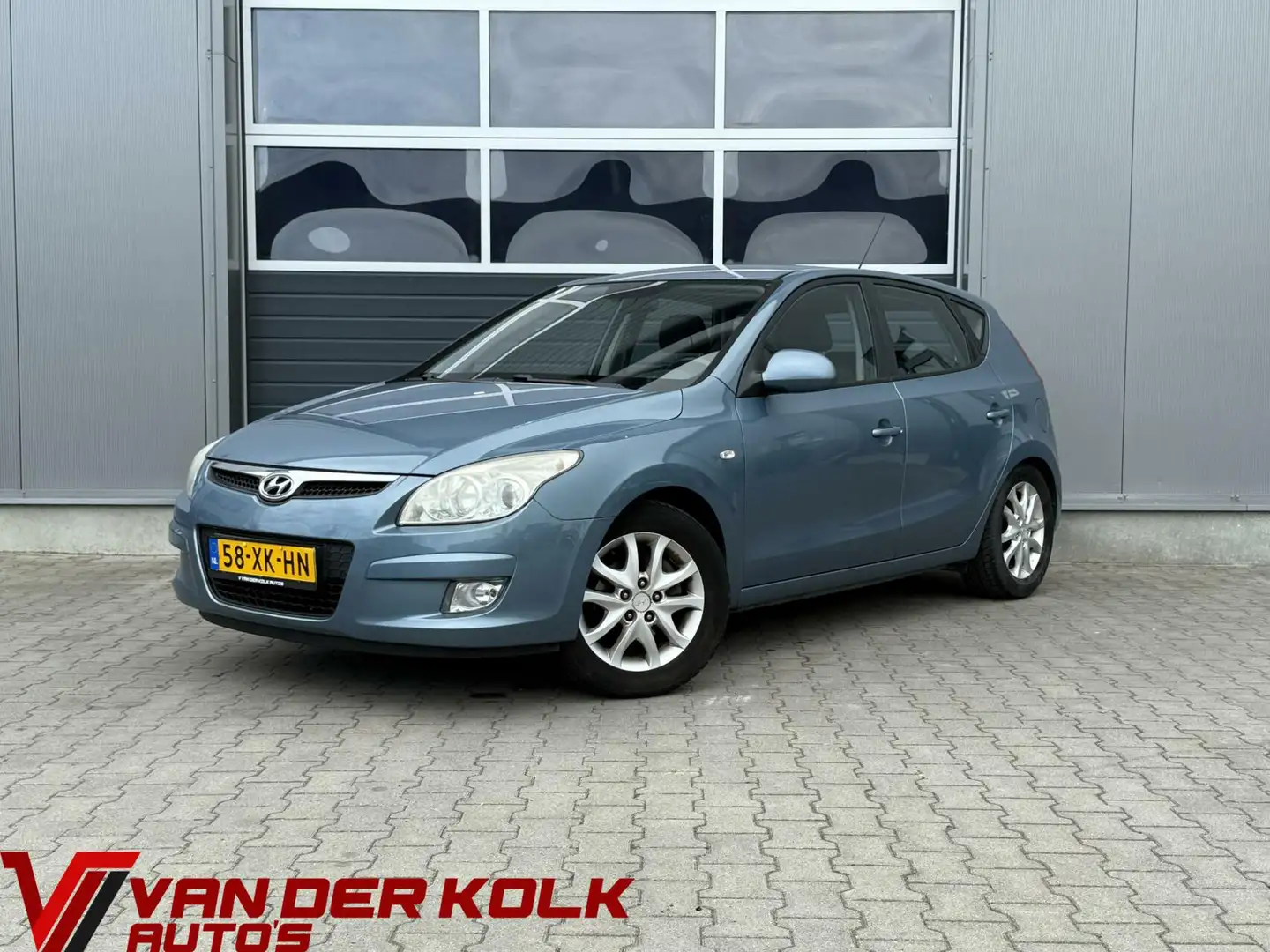 Hyundai i30 1.6i Dynamic Luxe Airco Lichtmetaal Trekhaak Blauw - 1