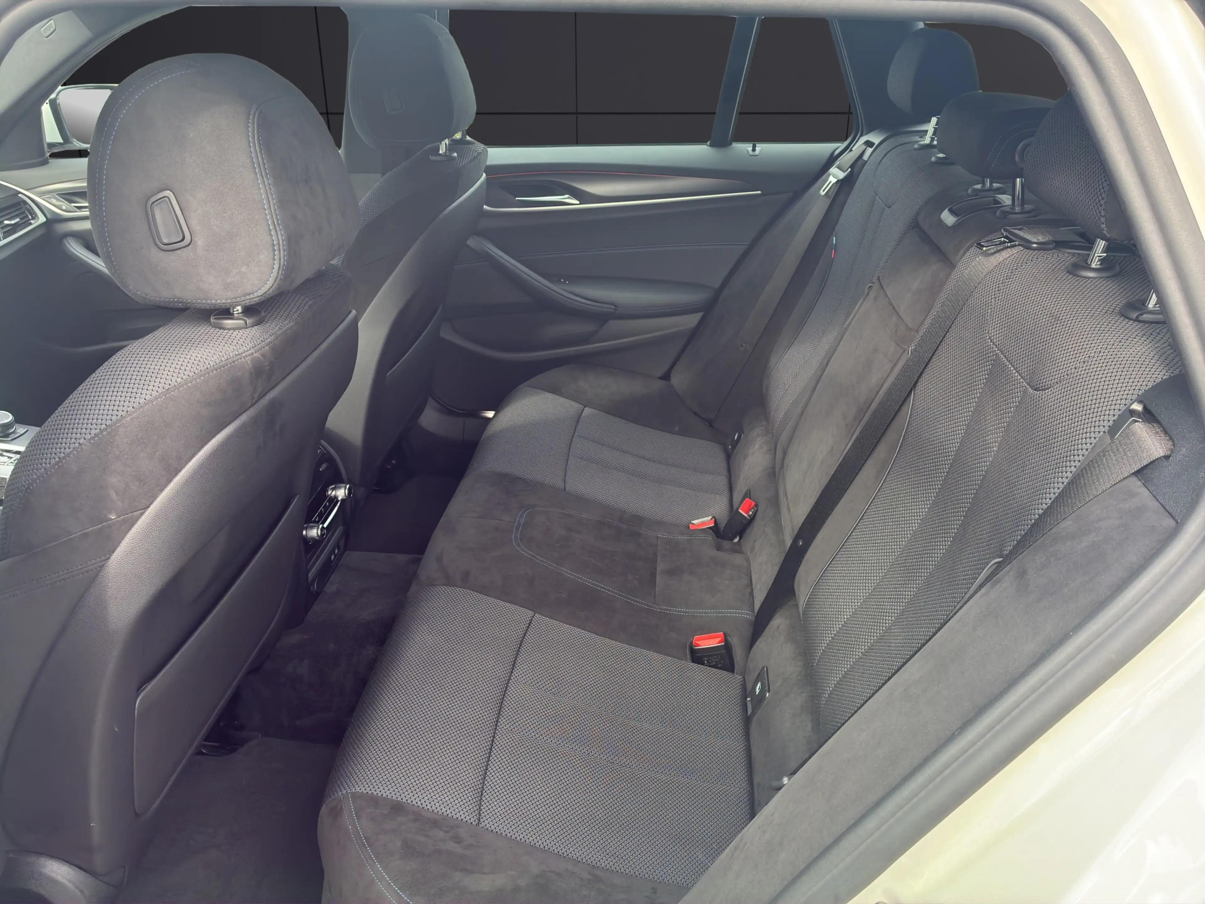 BMW 530 d Mild Hybrid M Sport (EURO 6d) — photo 13
