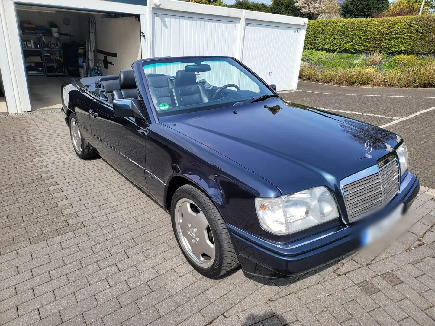 Mercedes-Benz E 200 T Avantgarde Schwarz - 2