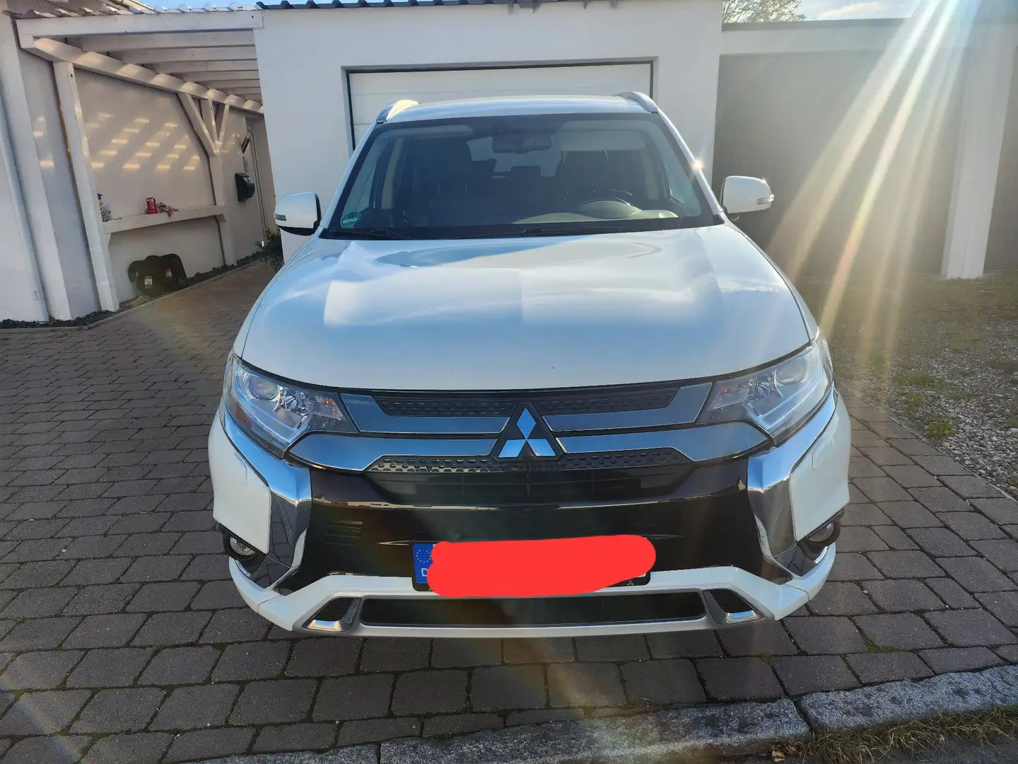 Mitsubishi Outlander PHEV Basis 4WD Weiß - 2