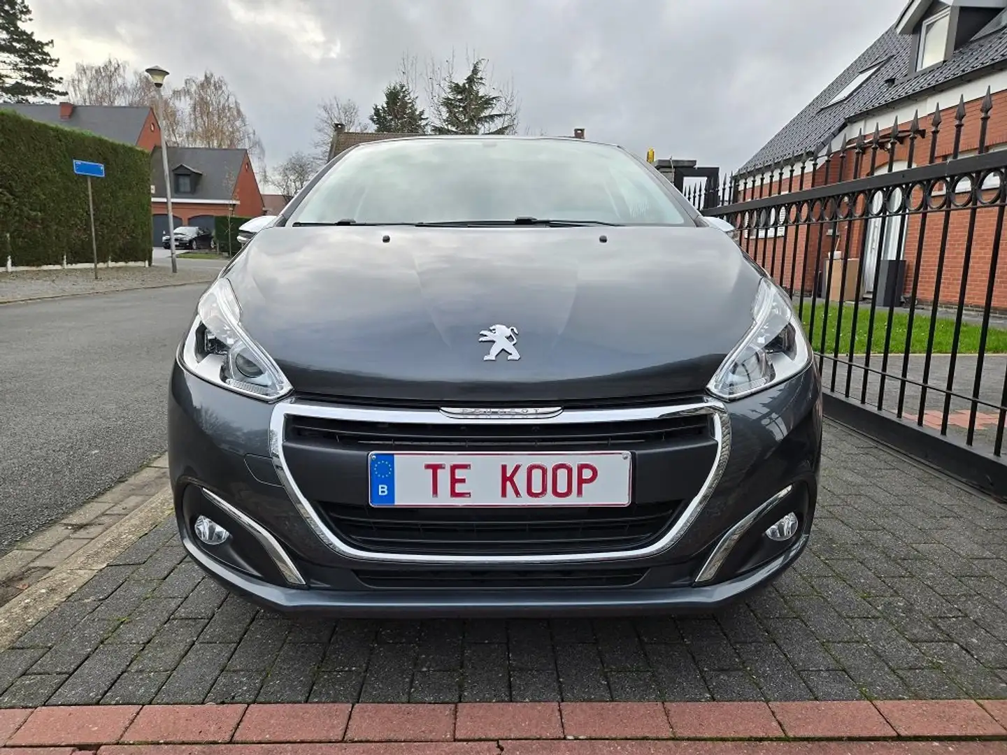 Peugeot 208 208 1.2i PureTech Style Grijs - 2