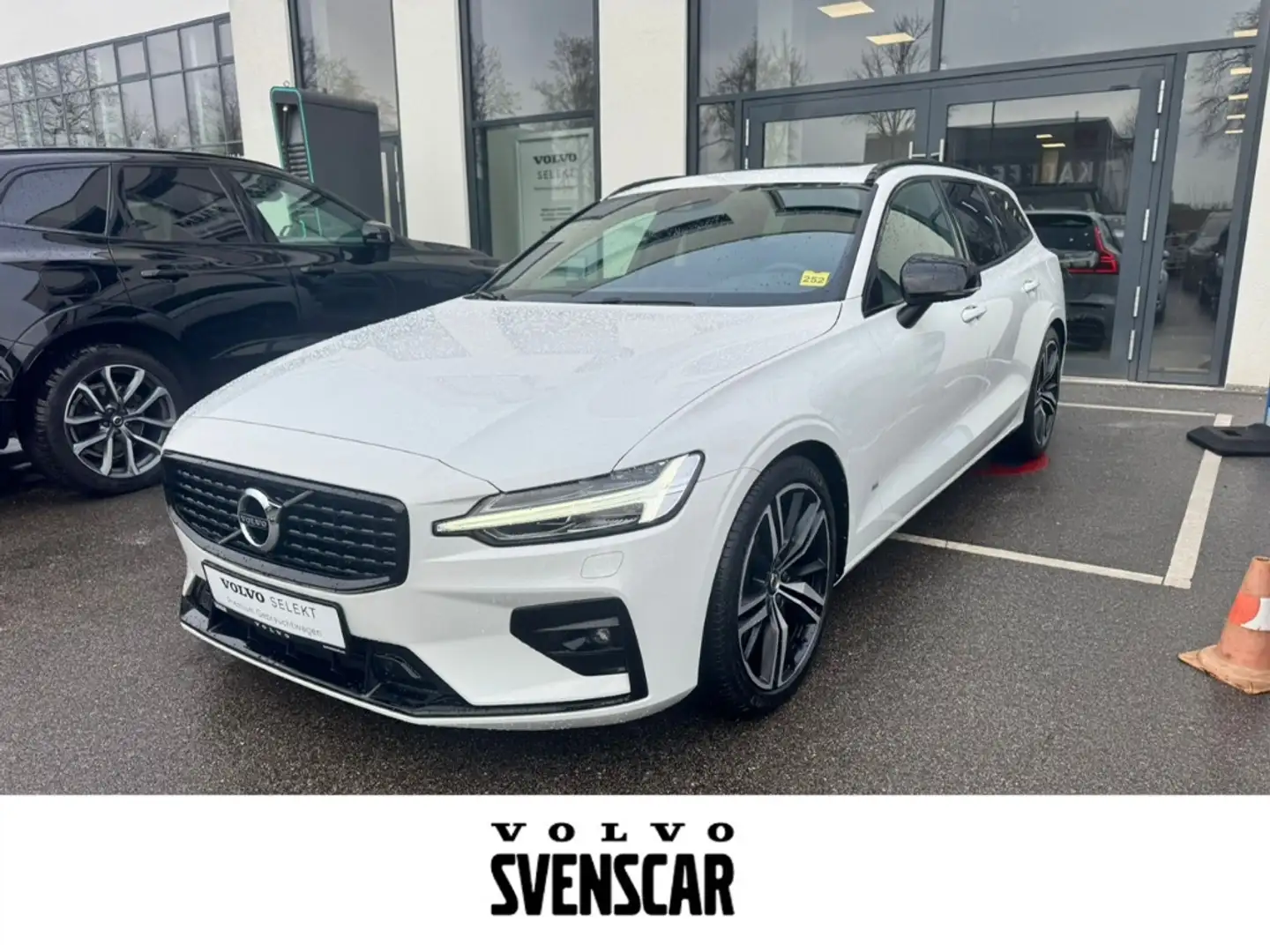 Volvo V60 R Design B4 Diesel EU6d Navi Leder digitales Cockp Weiß - 1