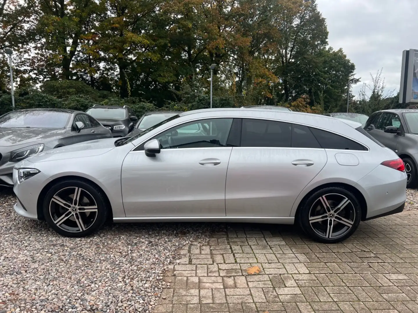 Mercedes-Benz CLA 200 d SB*LED*AUTOMATIK*NAVIGATION*1.HAND* Argent - 2
