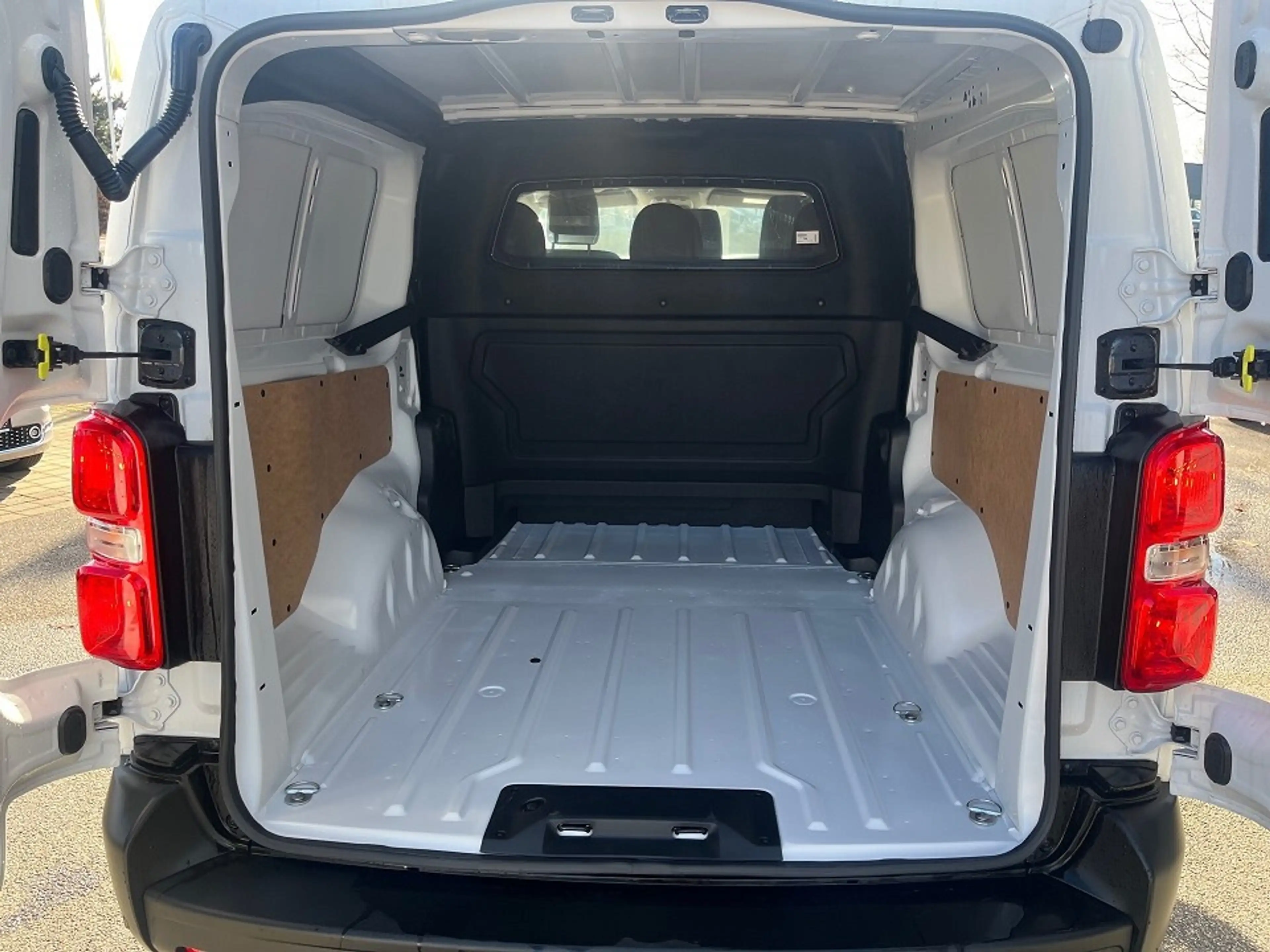 Fiat Scudo MY25 DoKa XL BlueHDi 145 S&S 6Gang — photo 9