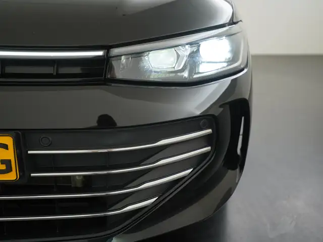 Volkswagen Passat view 28