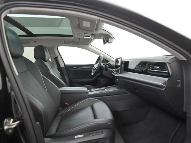 Volkswagen Passat view 3