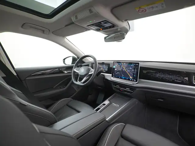 Volkswagen Passat view 2