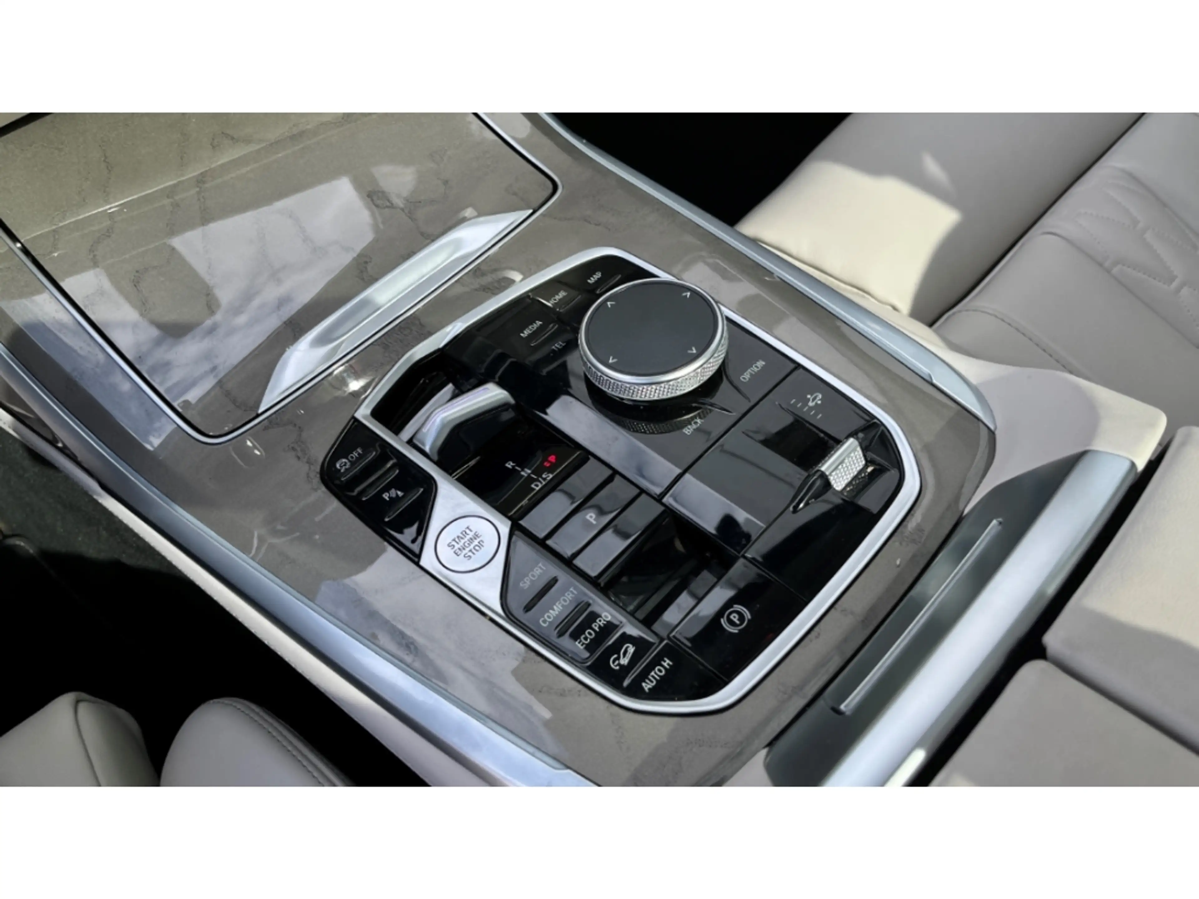 BMW X7 xDrive 40dA Luftfederung AD Niveau StandHZG AHK-kl — photo 10