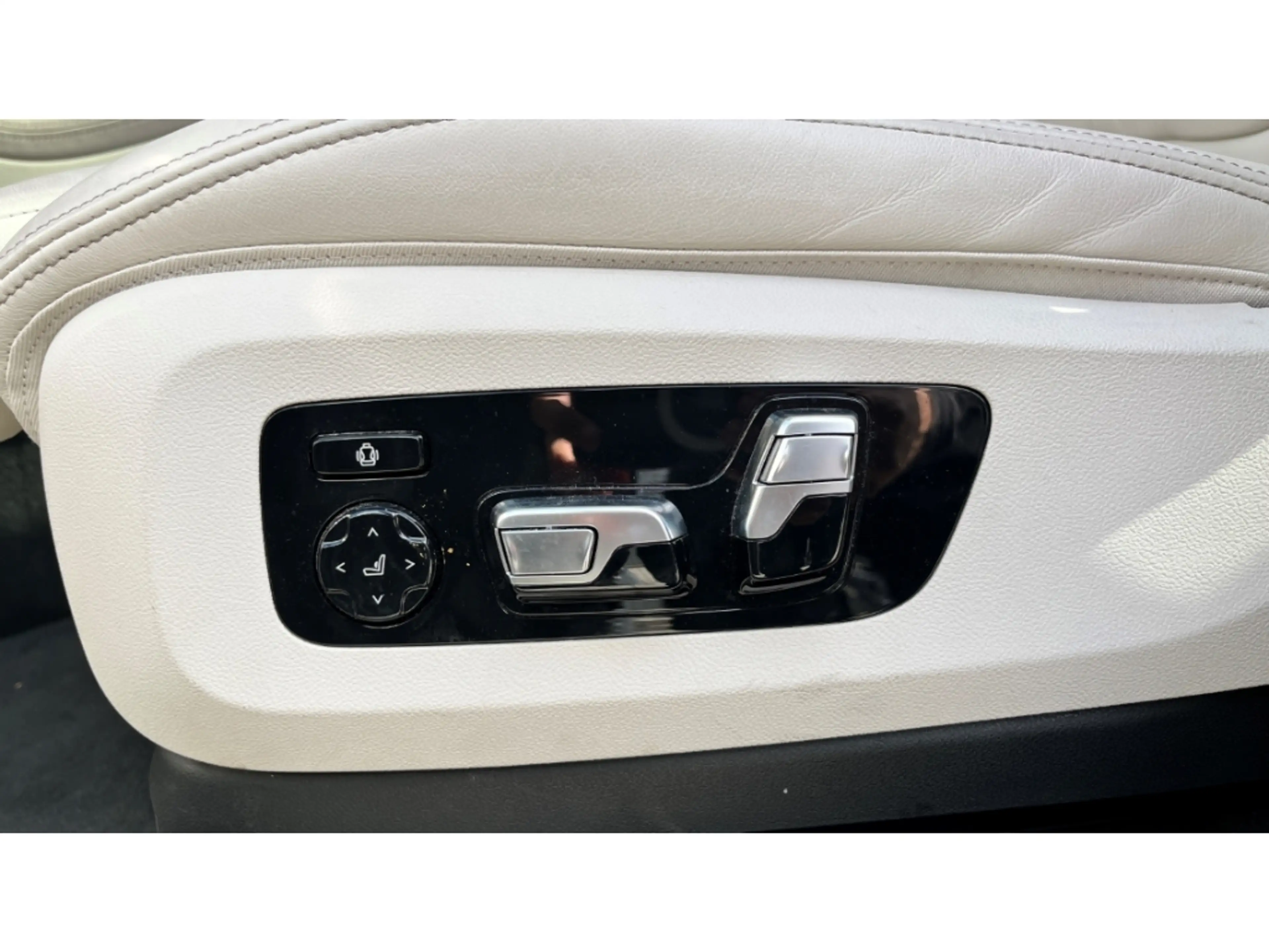 BMW X7 xDrive 40dA Luftfederung AD Niveau StandHZG AHK-kl — photo 15