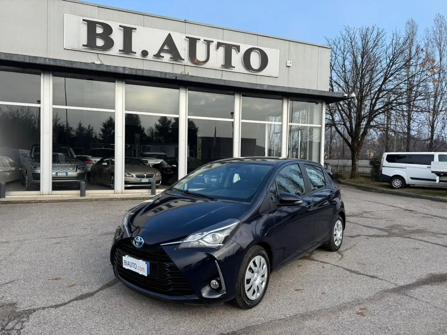 Toyota Yaris 1.5 Hybrid 5 porte Business *SENZA VINCOLI* Blau - 2