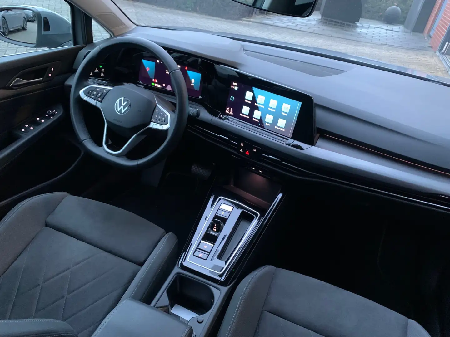 Volkswagen Golf 1.5 eTSI 150pk DSG Style | Elektrische bestuurders Grijs - 2