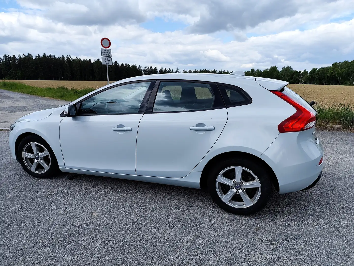 Volvo V40 V40 D2 Kinetic Grau - 2
