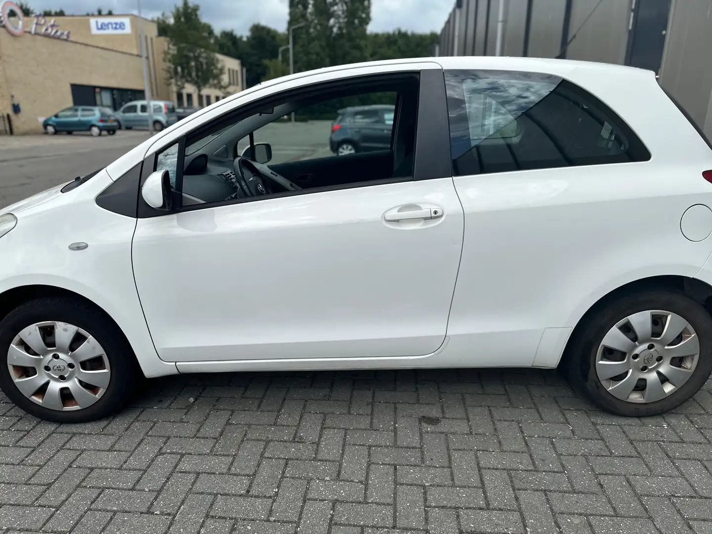 Toyota Yaris Yaris 1.0 VVTi Biały - 2