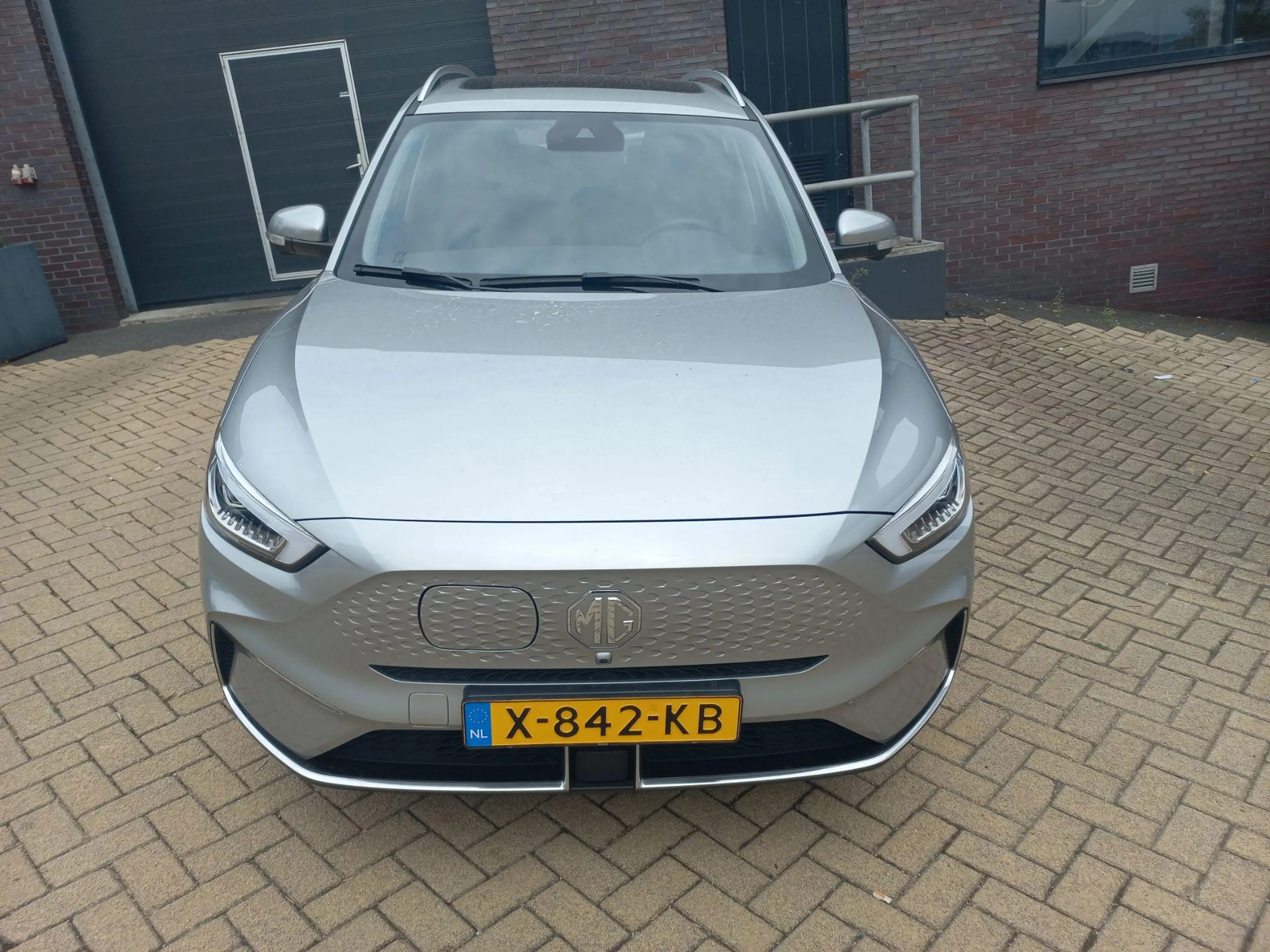 MG ZS EV Long Range Luxury 70 kWh — photo 2