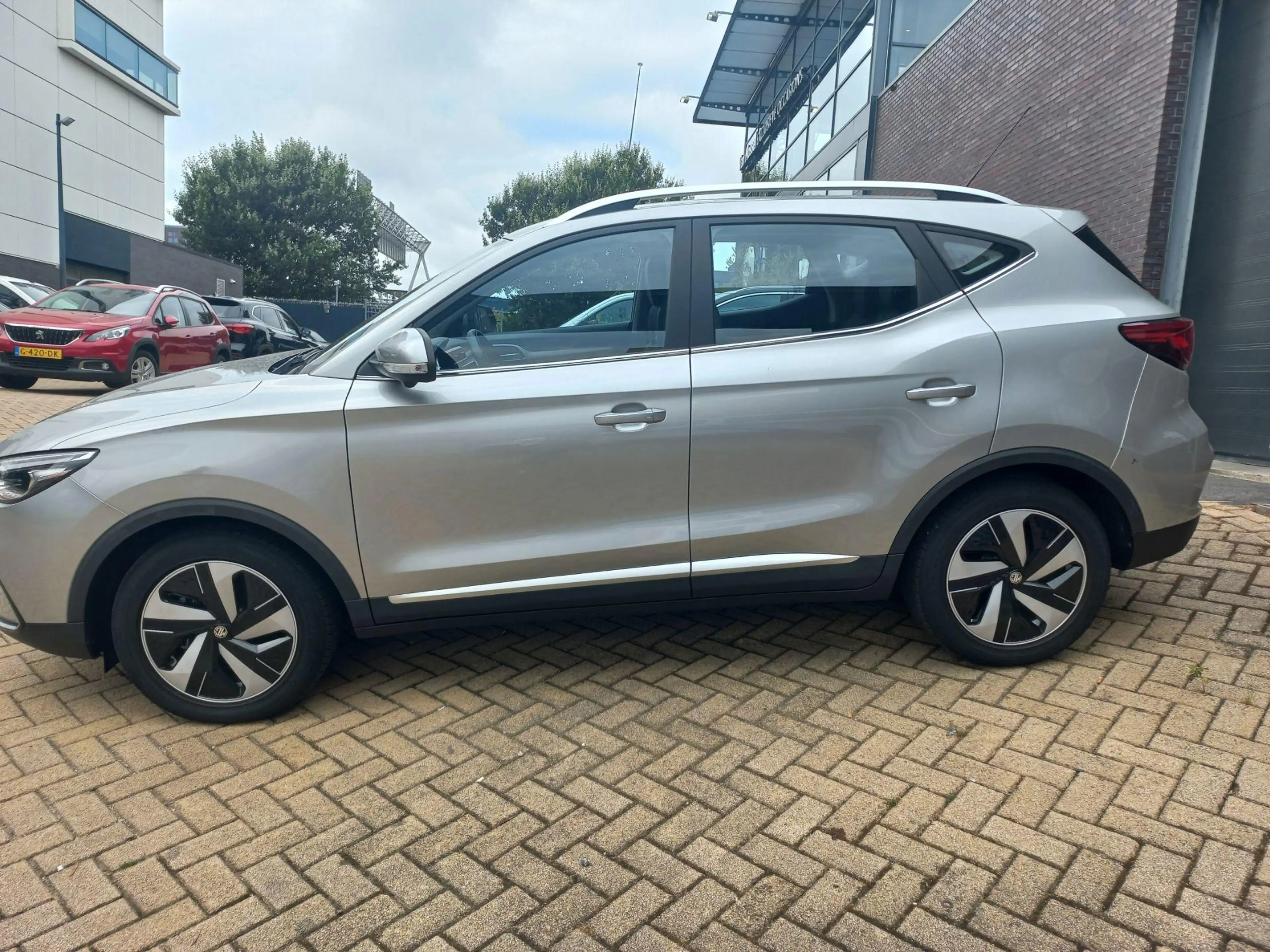 MG ZS EV Long Range Luxury 70 kWh — photo 3