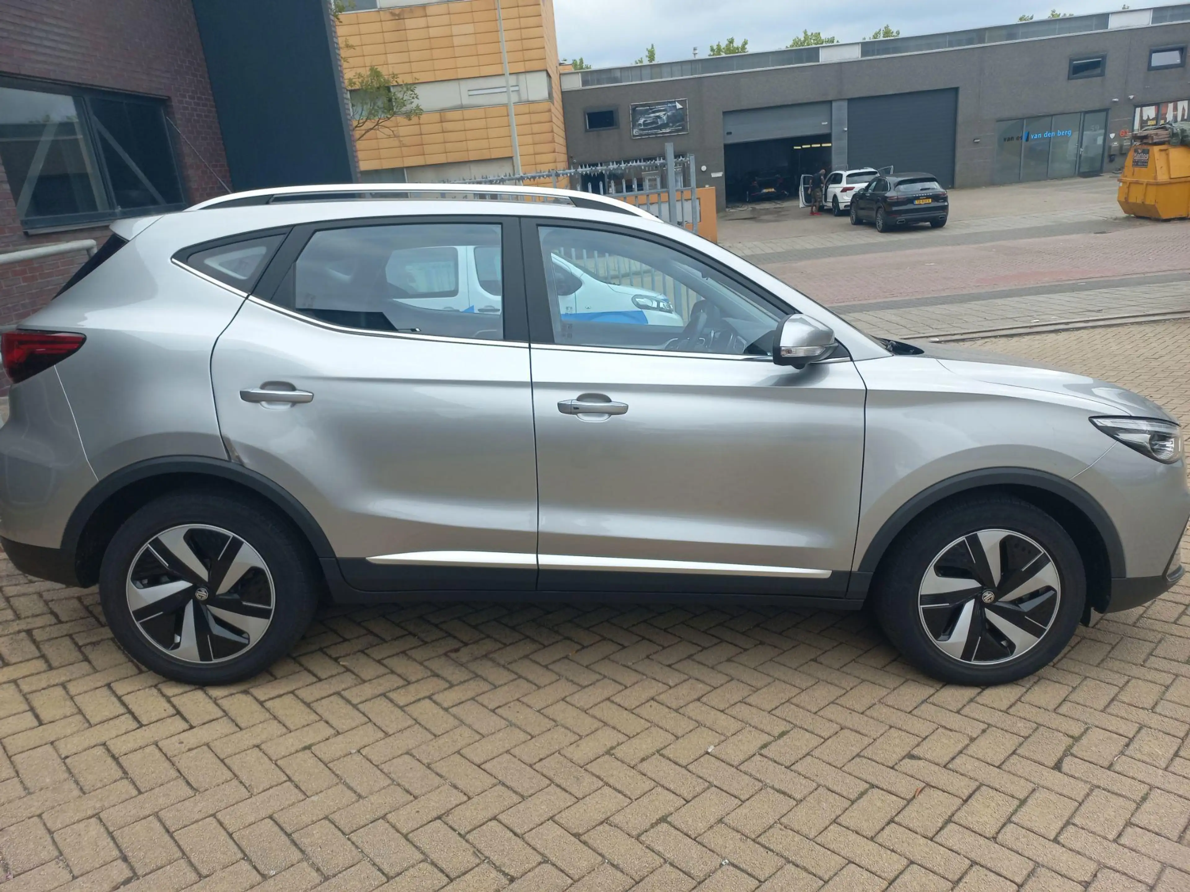MG ZS EV Long Range Luxury 70 kWh — photo 7