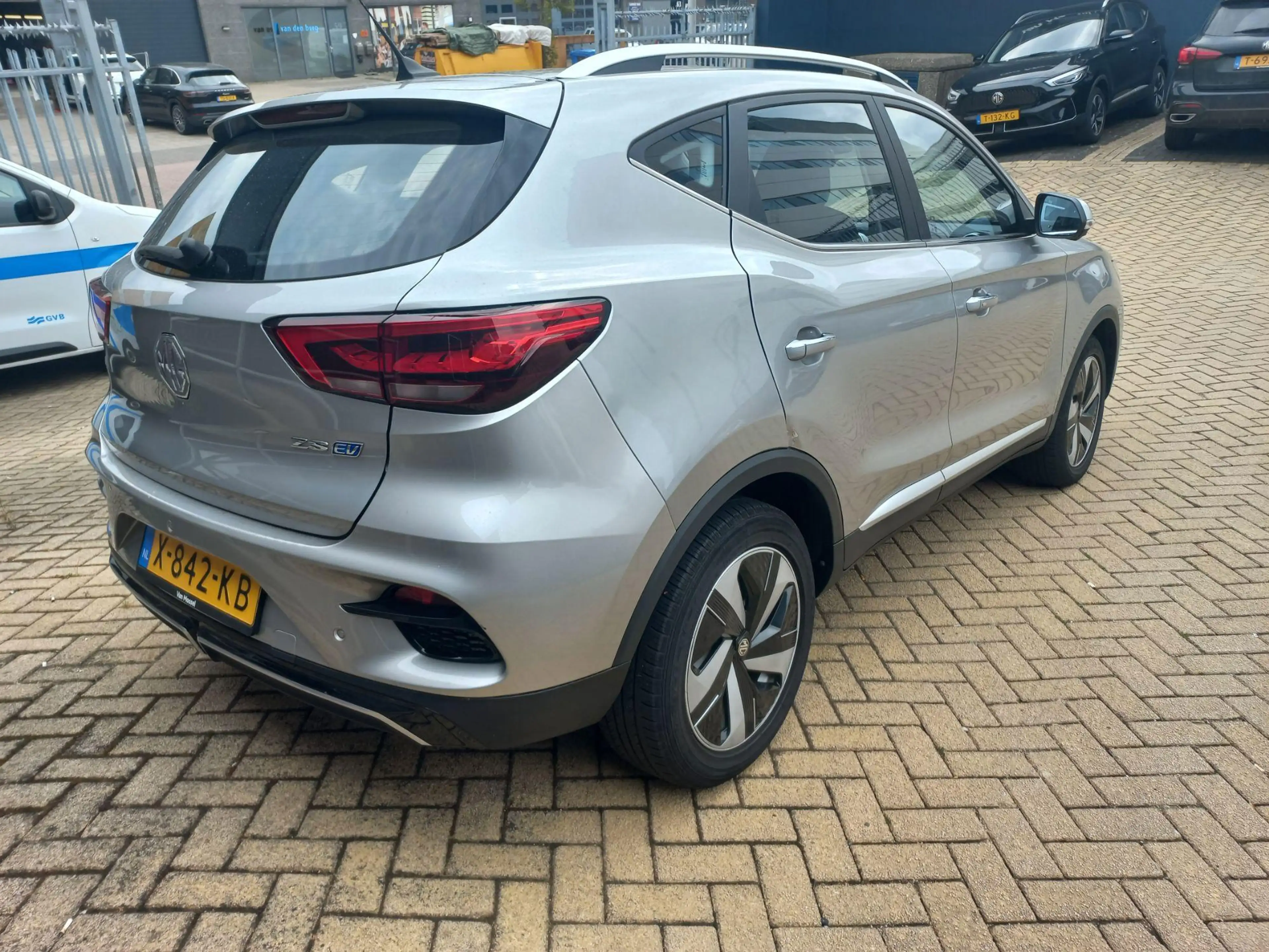 MG ZS EV Long Range Luxury 70 kWh — photo 6