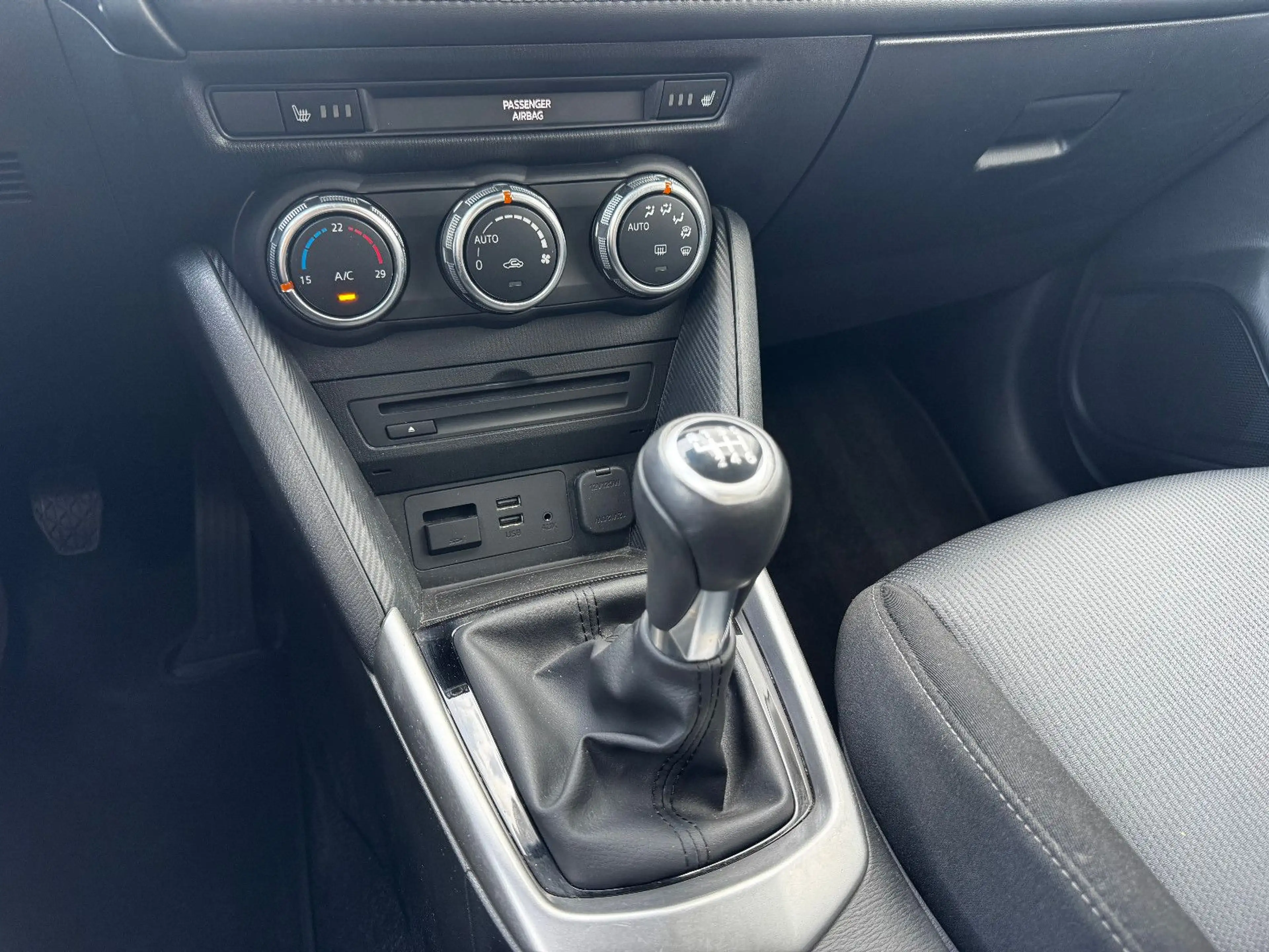 Mazda CX-3 Kizoku Navi PDC Freisprech 8-fach bereift — photo 10