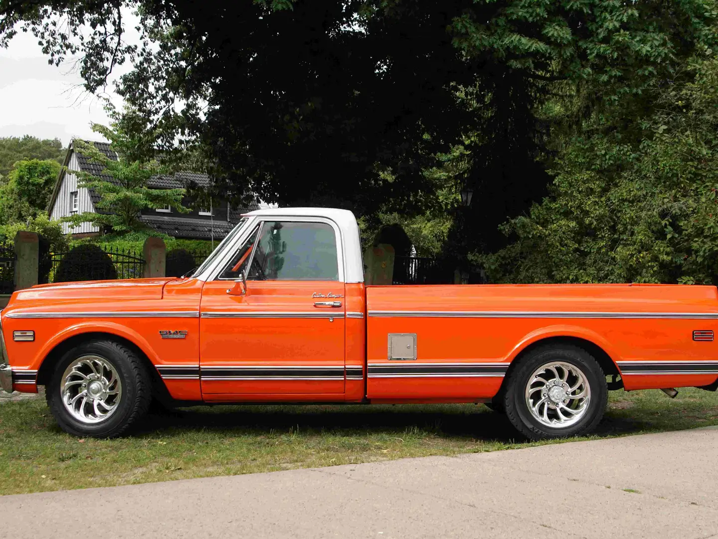 Chevrolet 2500 Orange - 2